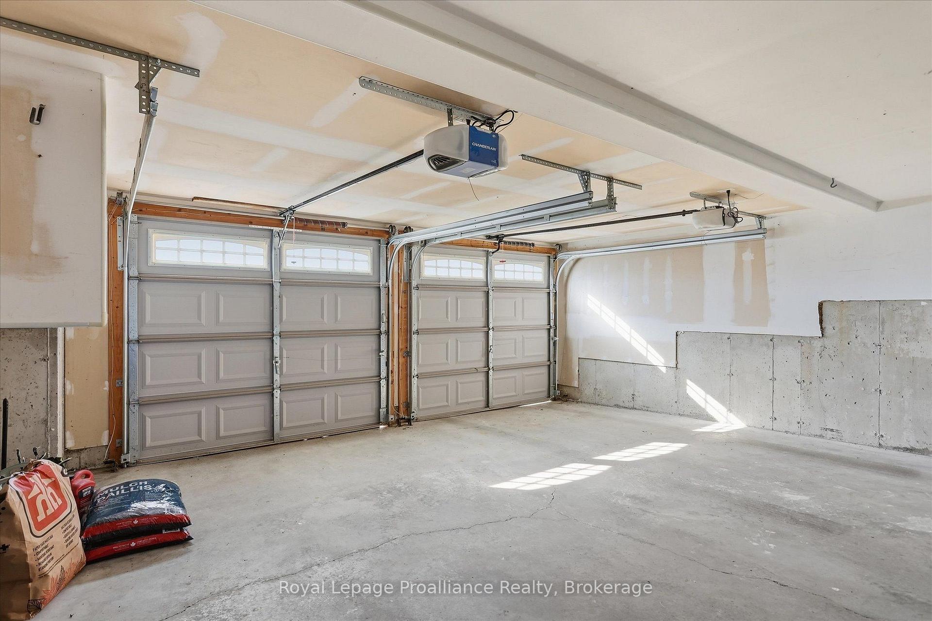 Photo 40 of 82 Parcells Crescent, Peterborough, Otonabee Ward 1 — HOMEH