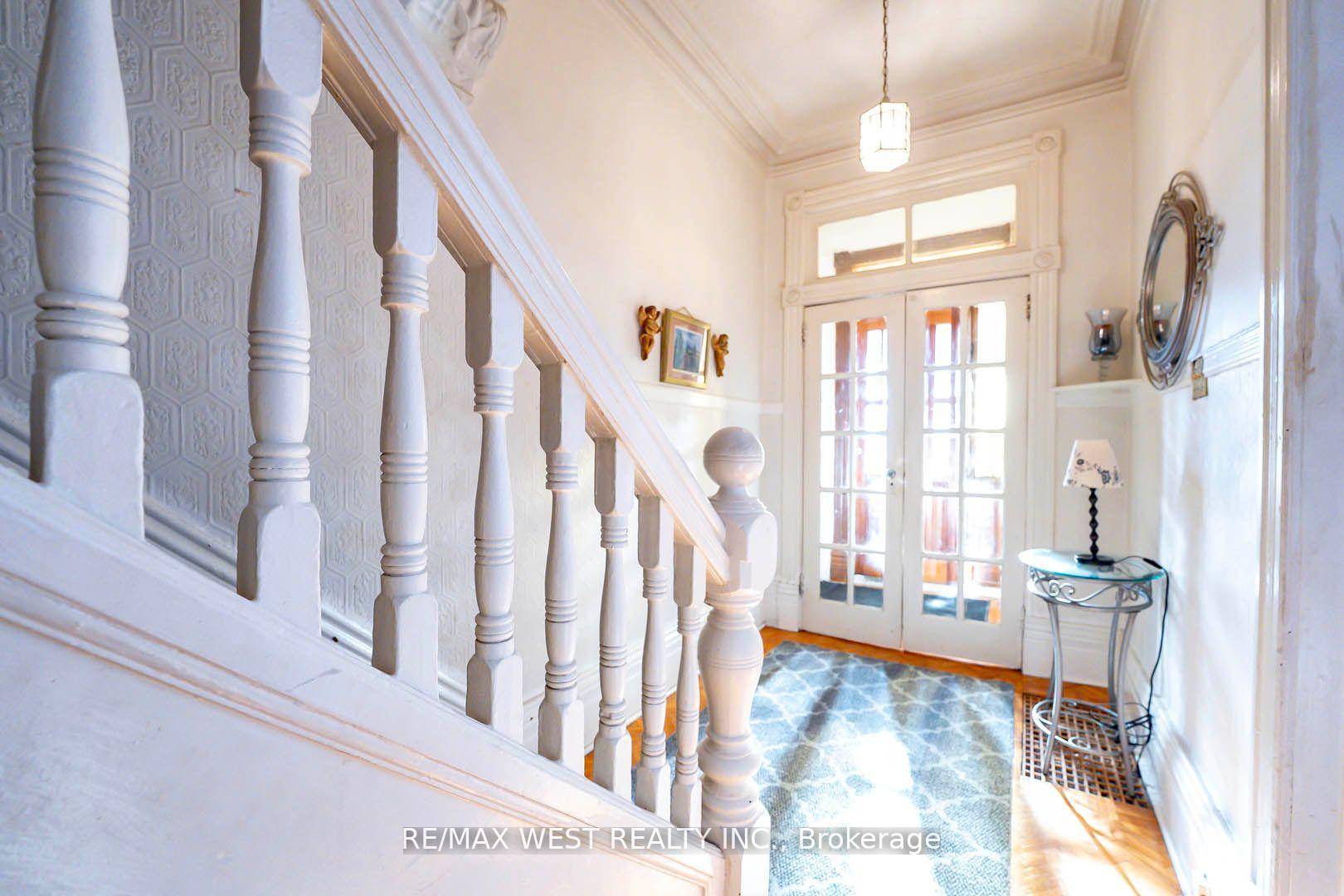 Photo 4 of 217 Gladstone Avenue, Toronto, Little Portugal — HOMEH