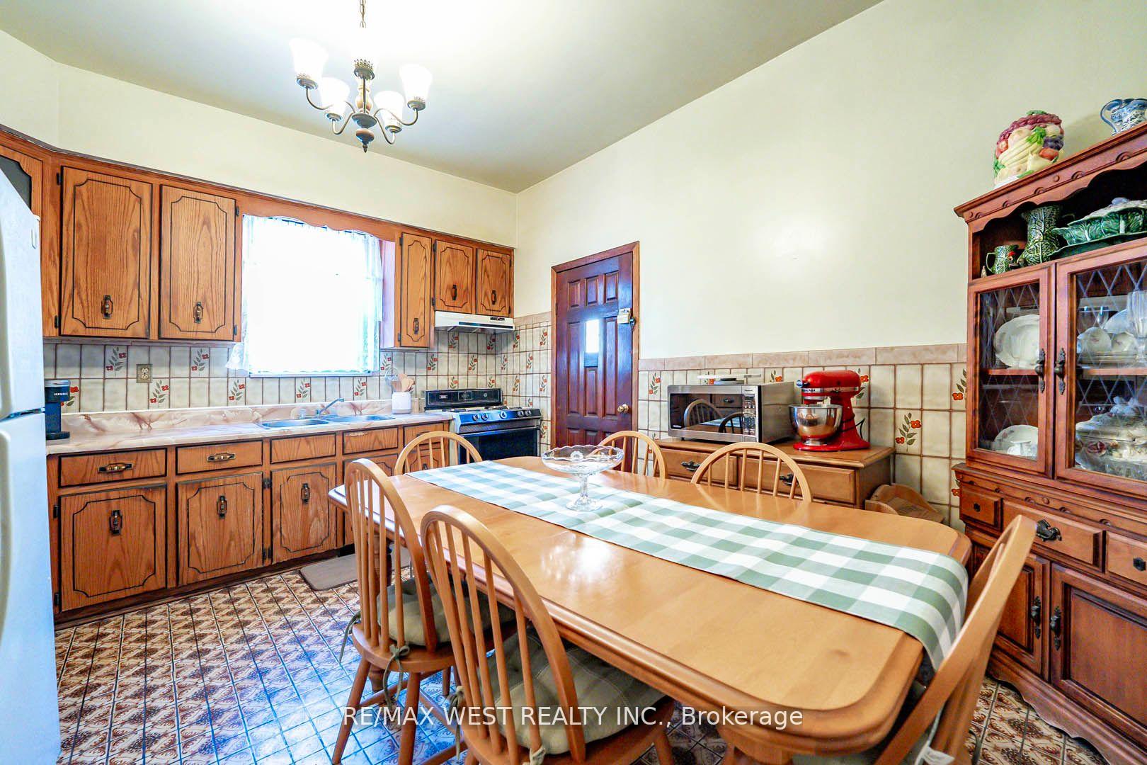 Photo 9 of 217 Gladstone Avenue, Toronto, Little Portugal — HOMEH