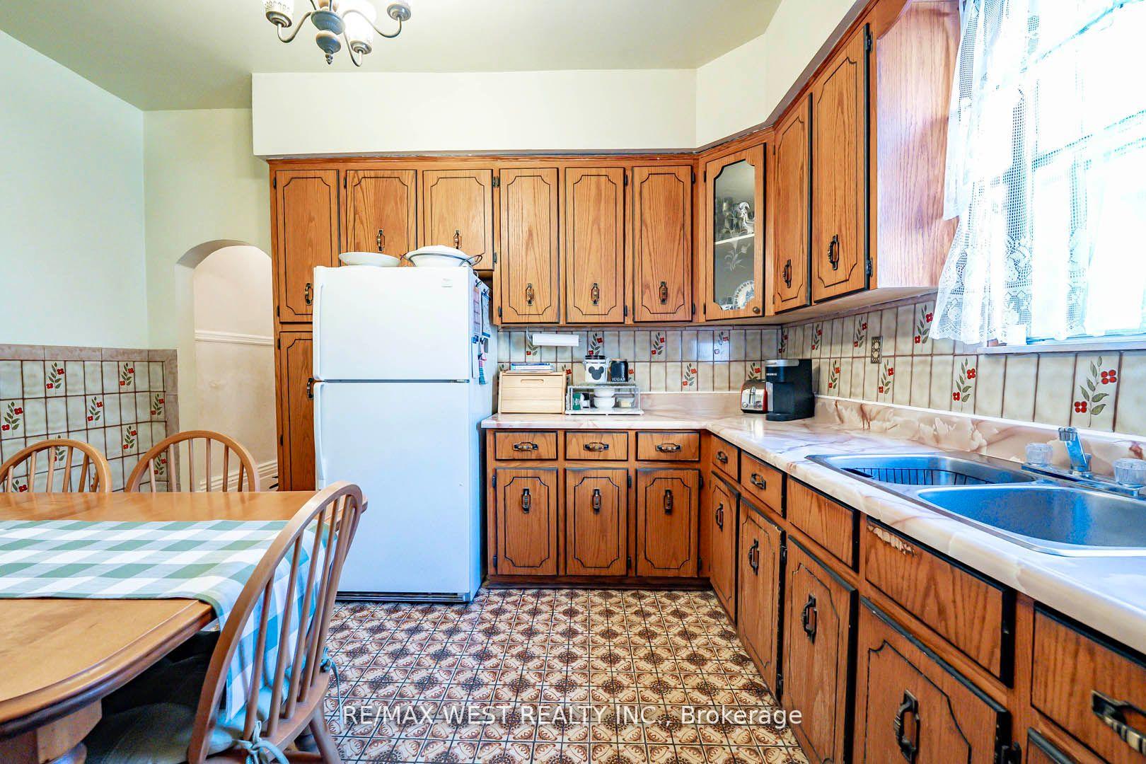 Photo 11 of 217 Gladstone Avenue, Toronto, Little Portugal — HOMEH