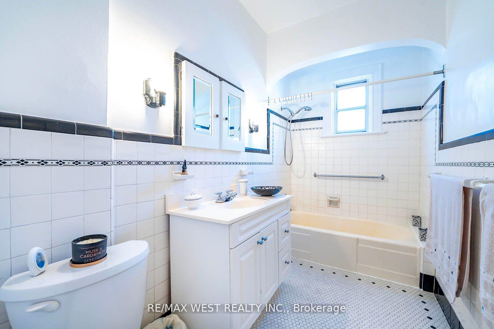 Photo 25 of 217 Gladstone Avenue, Toronto, Little Portugal — HOMEH