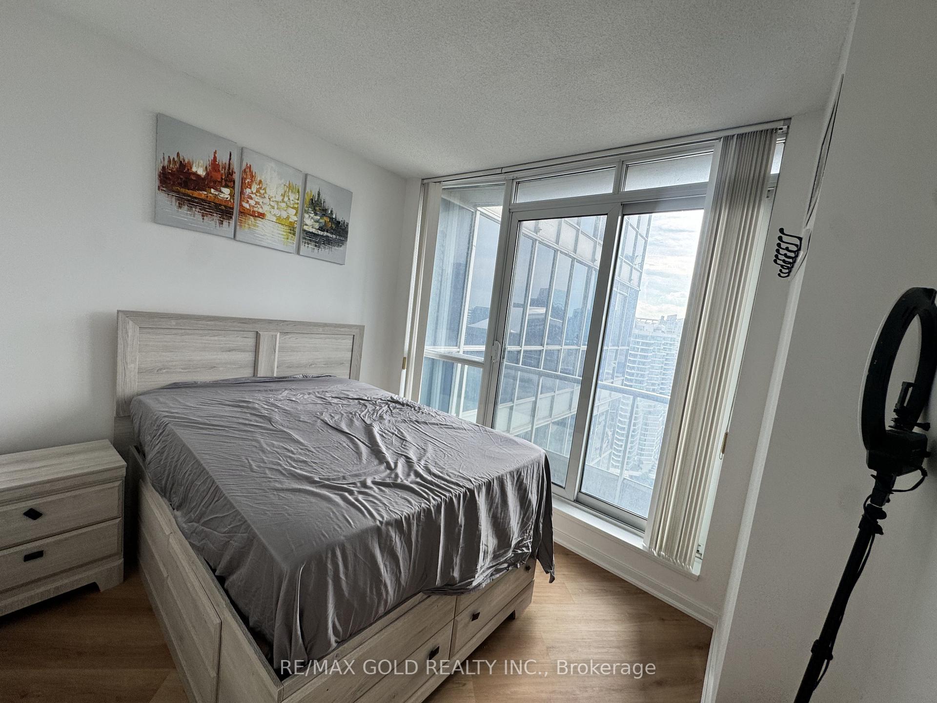 Photo 8 of Unit 2613, 8 York Street, Toronto, Waterfront Communities — HOMEH