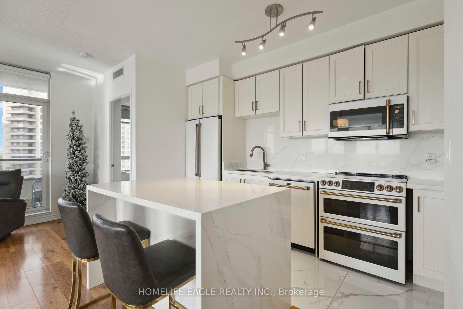 Photo 7 of Unit 905, 9225 Jane Street, Vaughan, Maple — HOMEH
