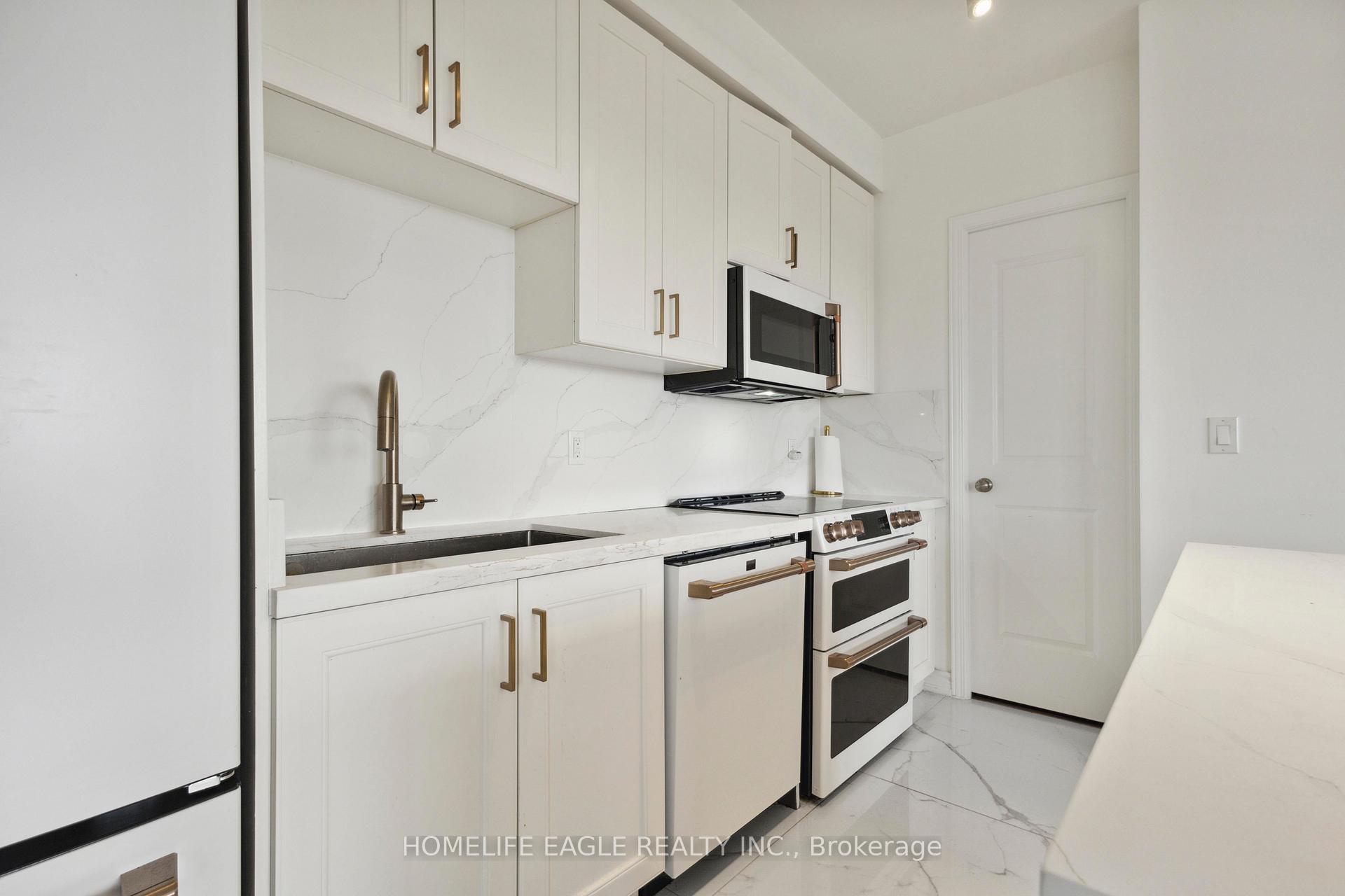Photo 9 of Unit 905, 9225 Jane Street, Vaughan, Maple — HOMEH