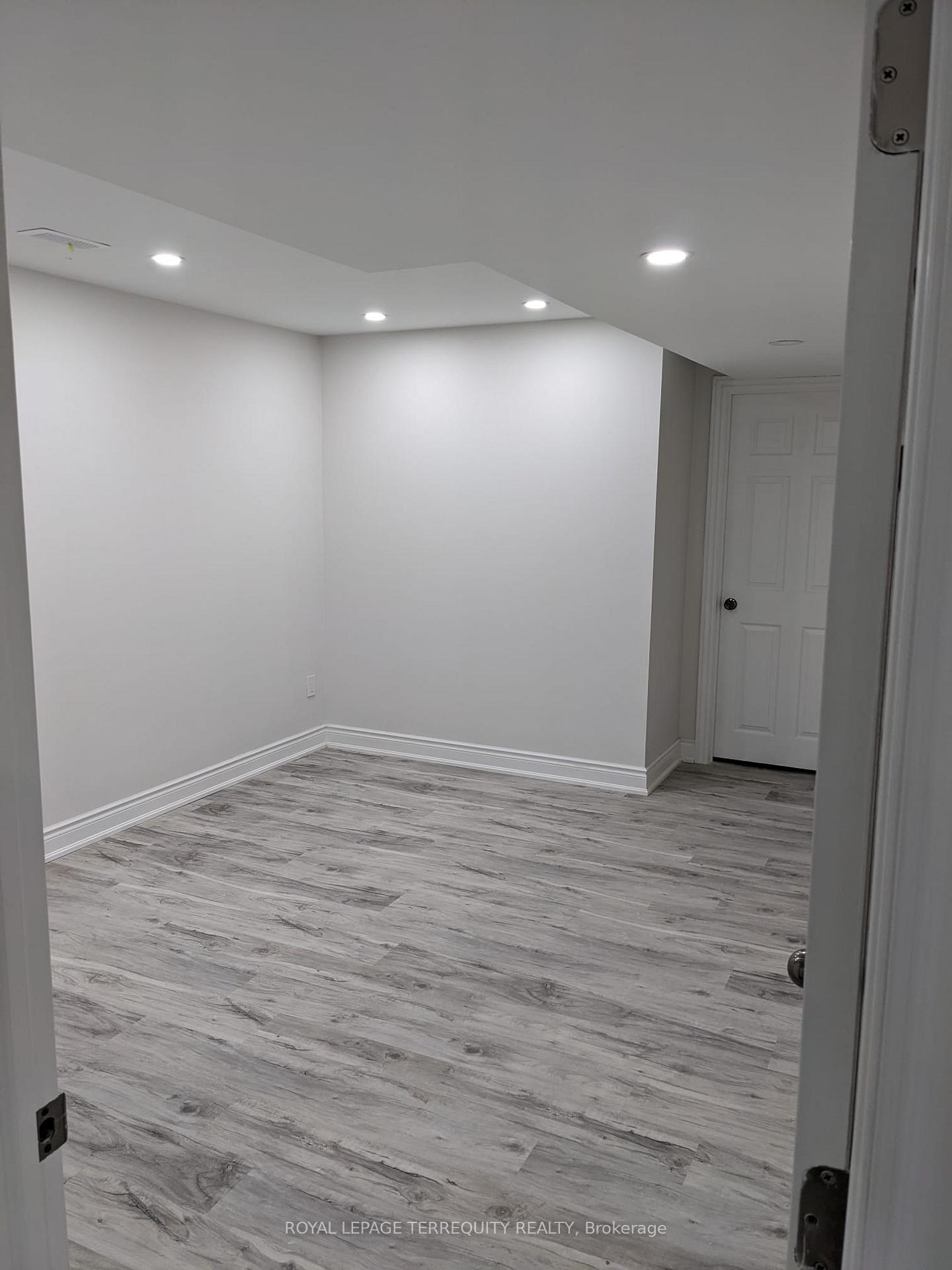Photo 2 of 11 Stedford Crescent, Brampton, Northwest Brampton — HOMEH