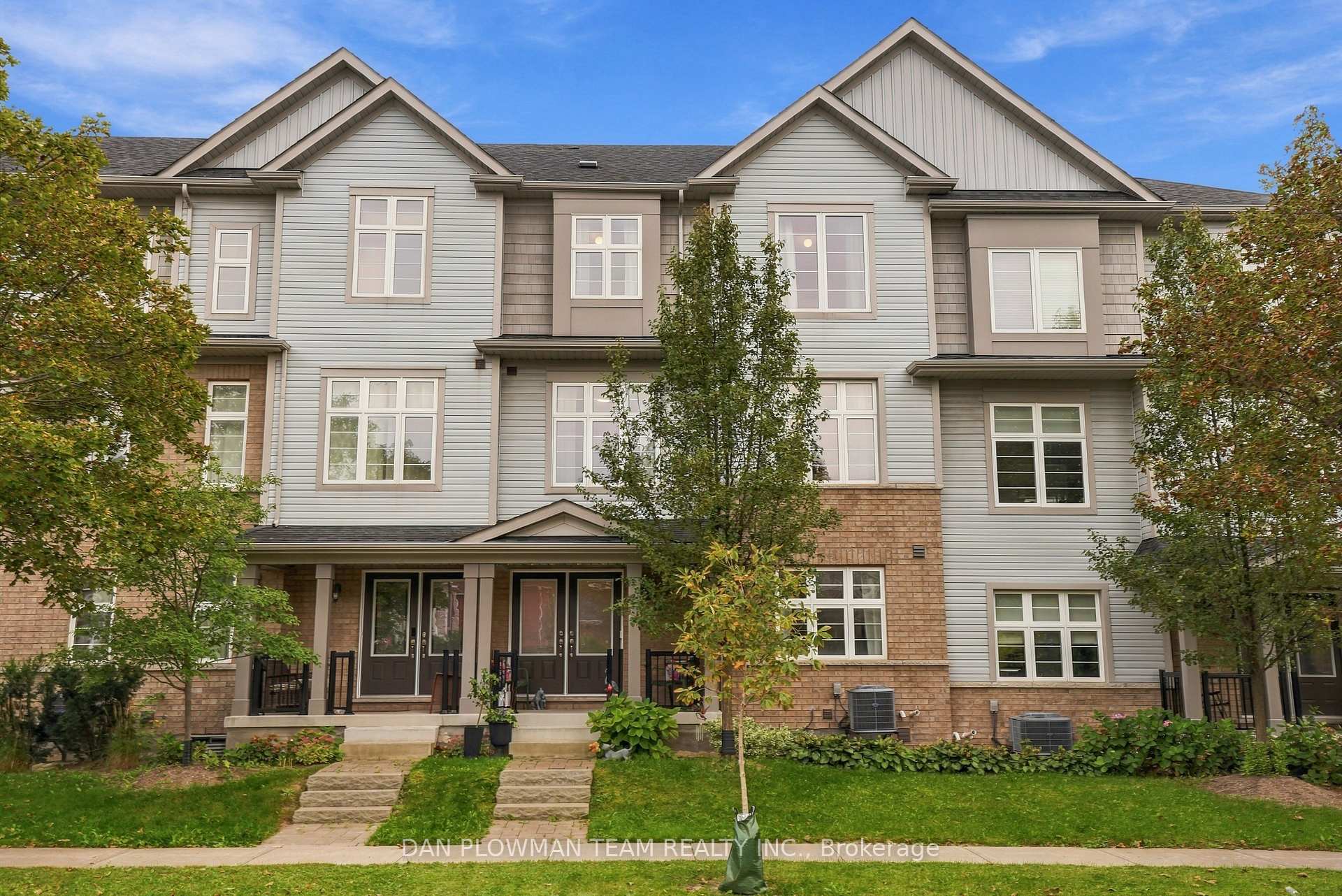 Photo 2 of 14 Cornerside Way, Whitby, Brooklin — HOMEH