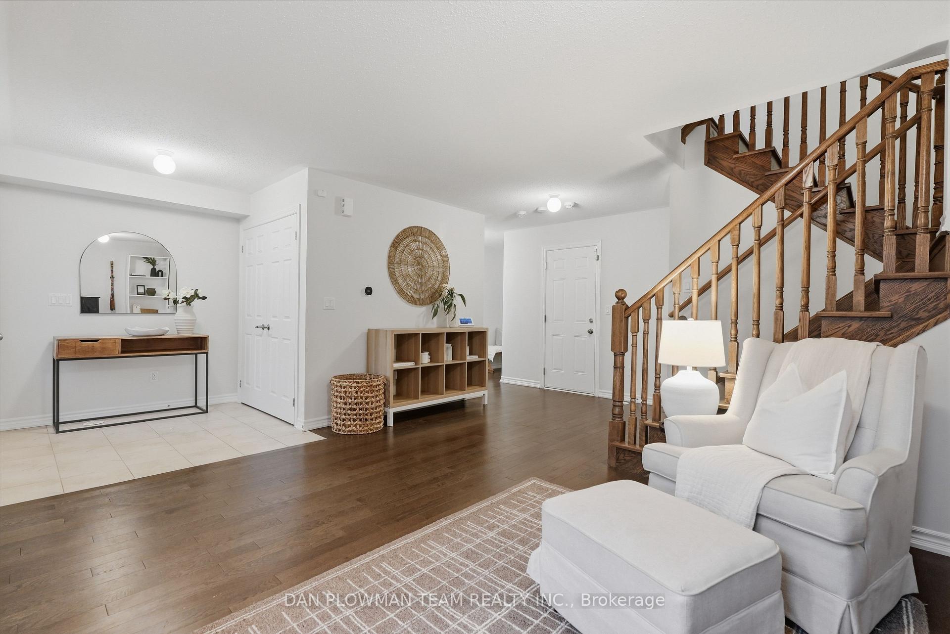 Photo 6 of 14 Cornerside Way, Whitby, Brooklin — HOMEH