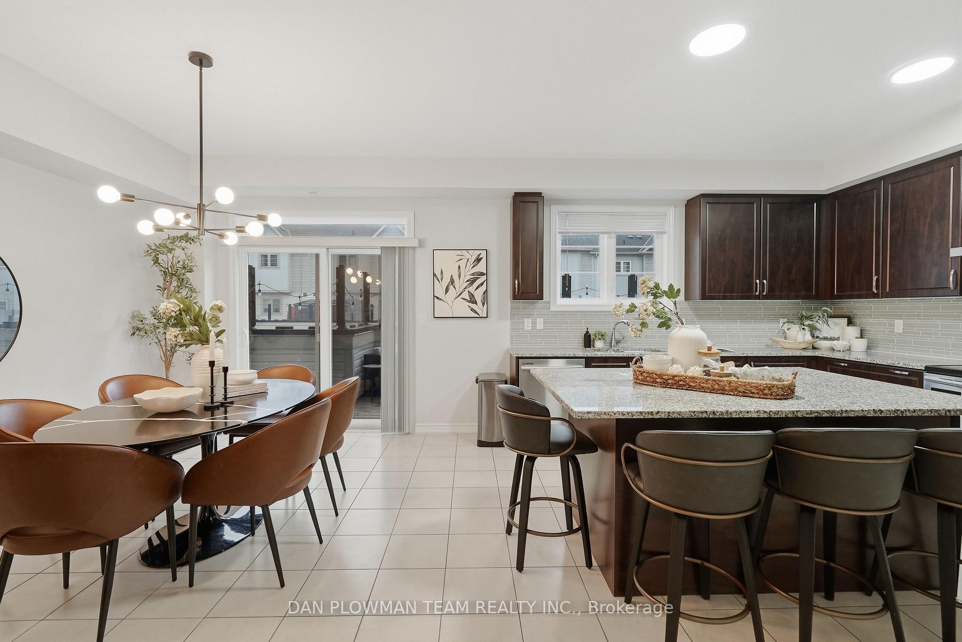 Photo 16 of 14 Cornerside Way, Whitby, Brooklin — HOMEH