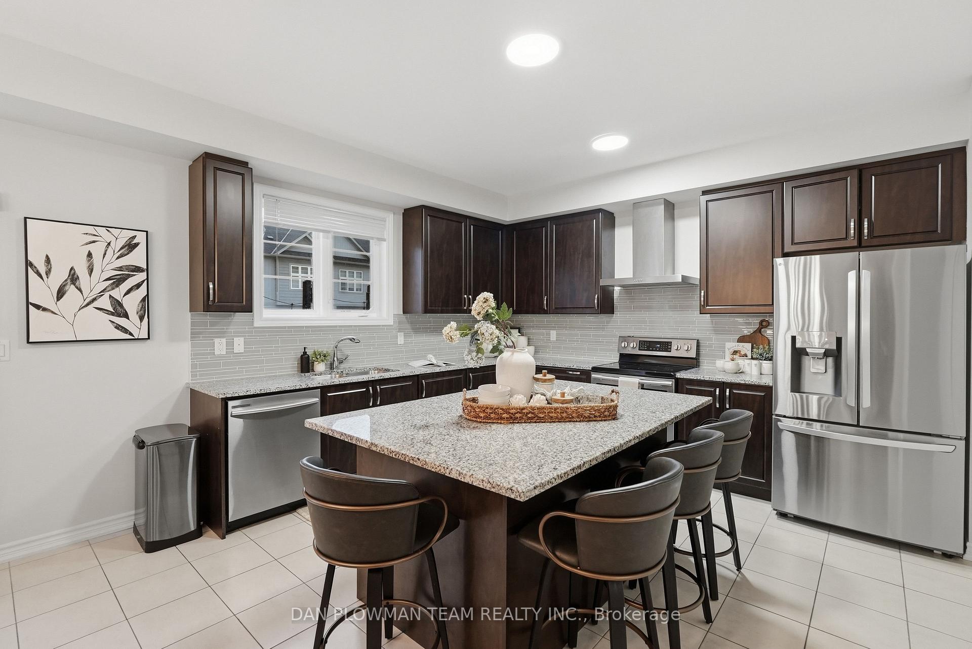 Photo 18 of 14 Cornerside Way, Whitby, Brooklin — HOMEH