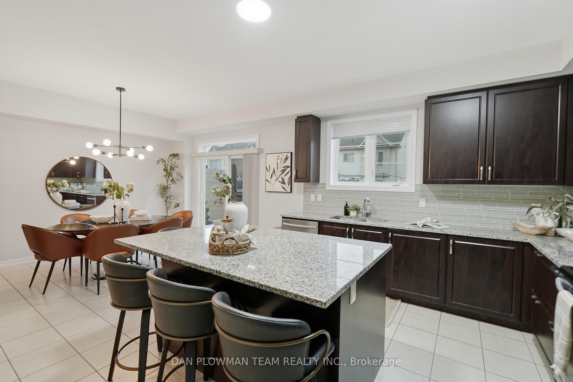Photo 19 of 14 Cornerside Way, Whitby, Brooklin — HOMEH