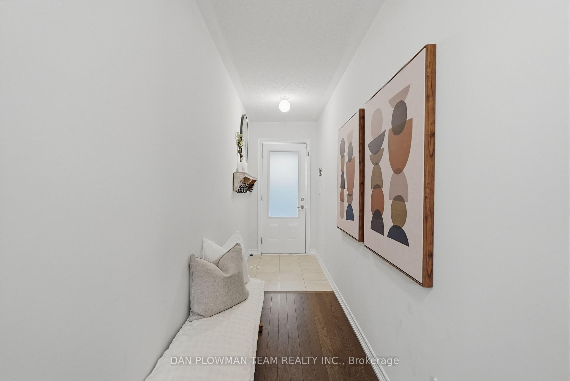 Photo 20 of 14 Cornerside Way, Whitby, Brooklin — HOMEH