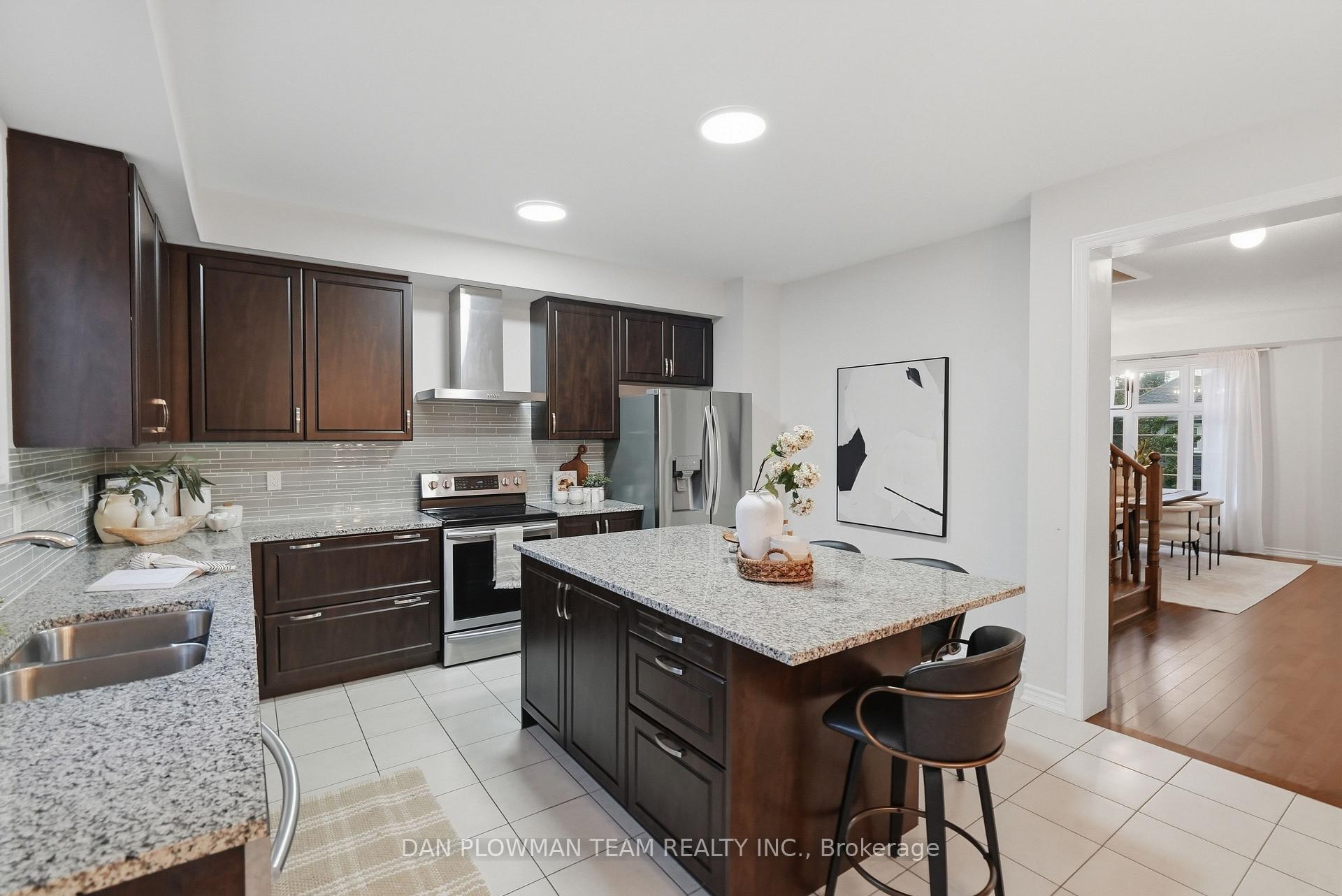 Photo 21 of 14 Cornerside Way, Whitby, Brooklin — HOMEH