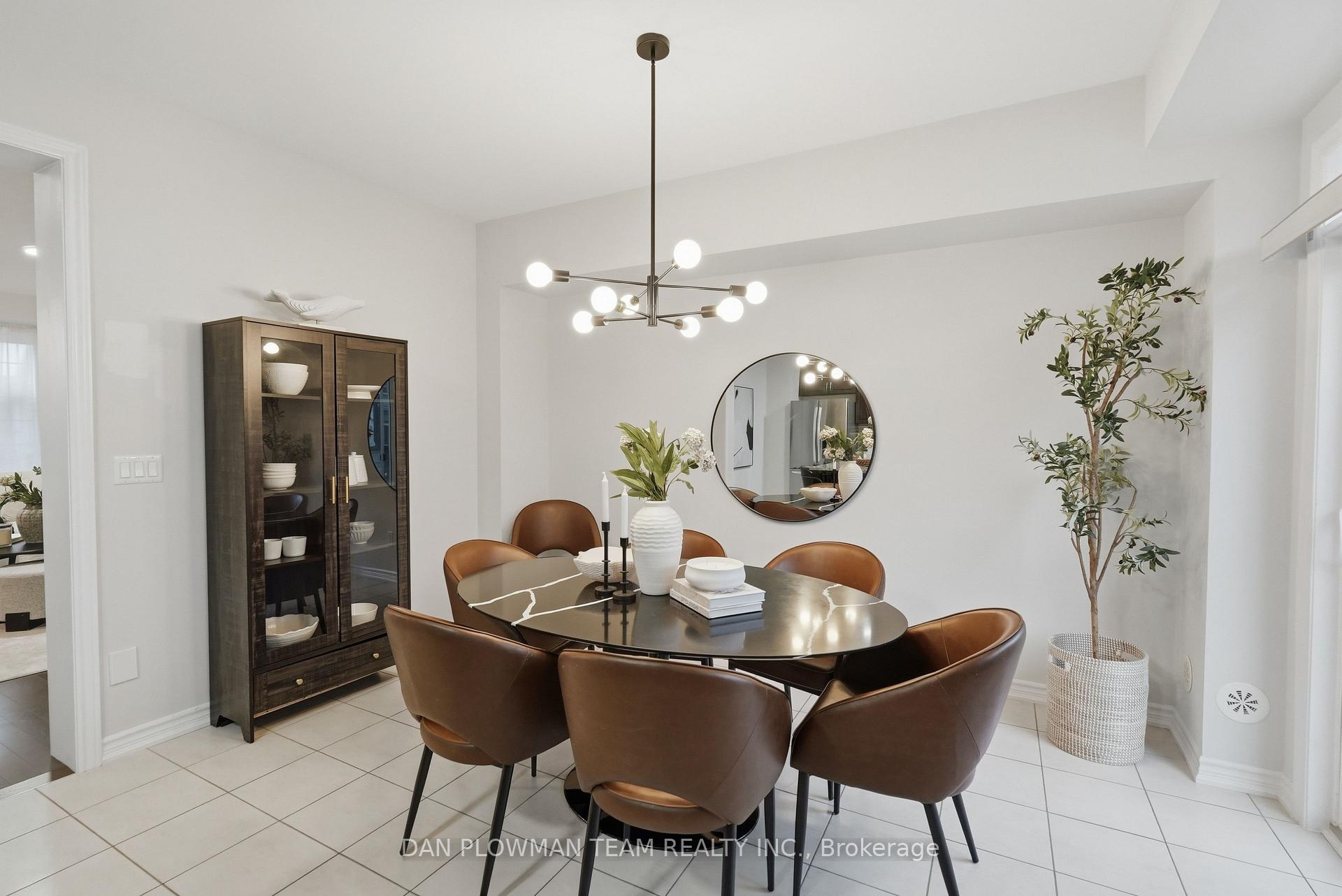 Photo 22 of 14 Cornerside Way, Whitby, Brooklin — HOMEH
