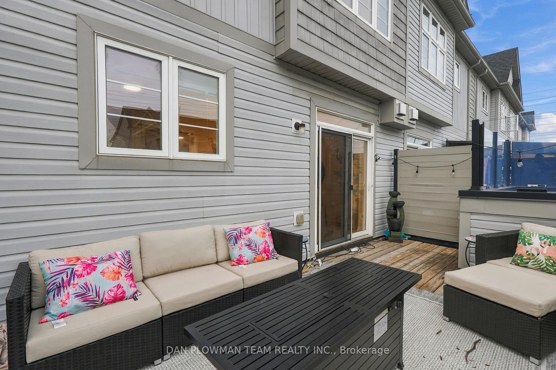 Photo 26 of 14 Cornerside Way, Whitby, Brooklin — HOMEH