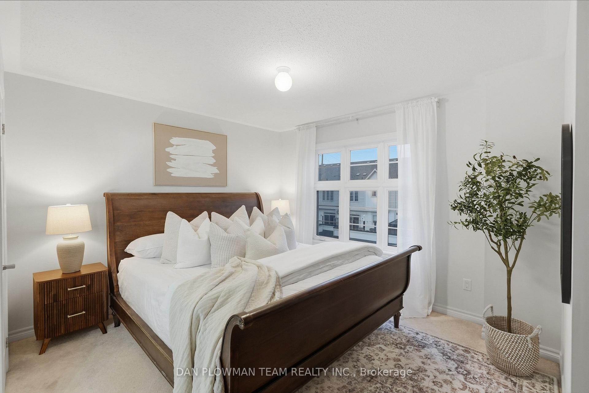 Photo 27 of 14 Cornerside Way, Whitby, Brooklin — HOMEH