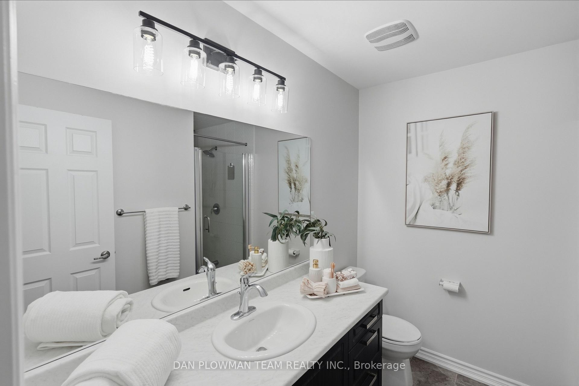 Photo 30 of 14 Cornerside Way, Whitby, Brooklin — HOMEH