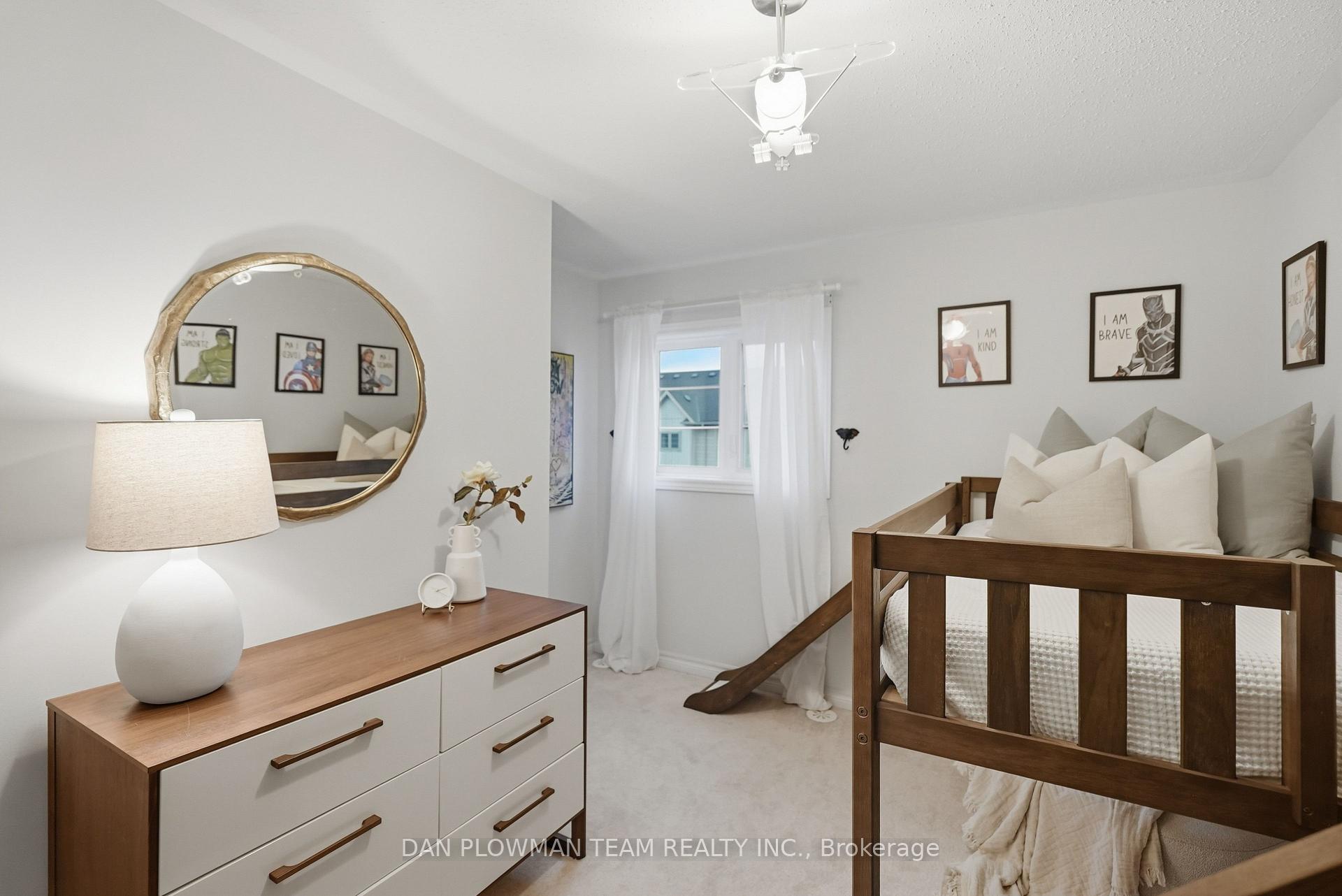 Photo 32 of 14 Cornerside Way, Whitby, Brooklin — HOMEH