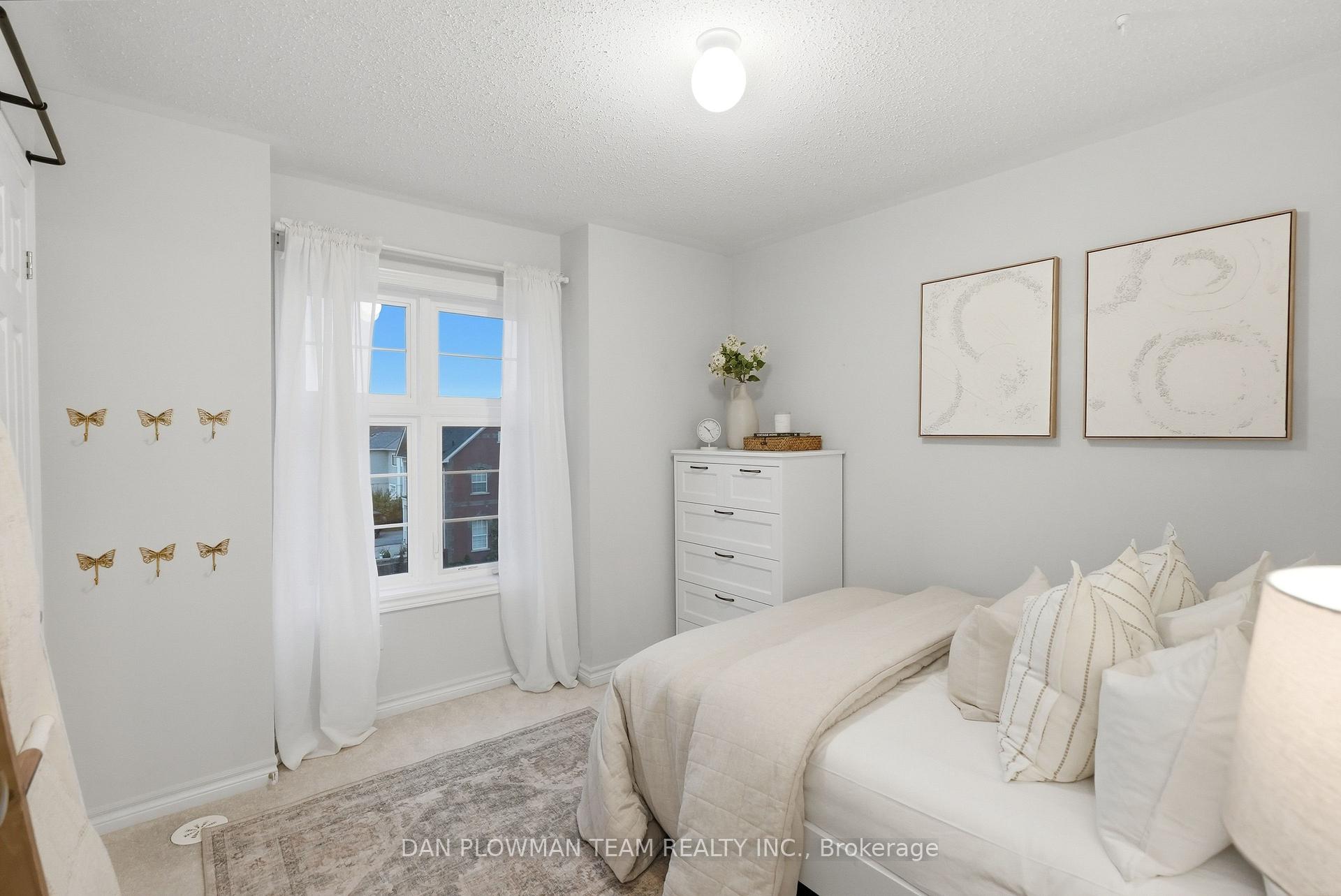 Photo 34 of 14 Cornerside Way, Whitby, Brooklin — HOMEH