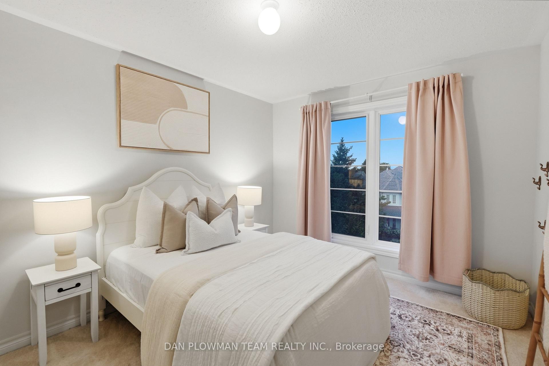 Photo 37 of 14 Cornerside Way, Whitby, Brooklin — HOMEH