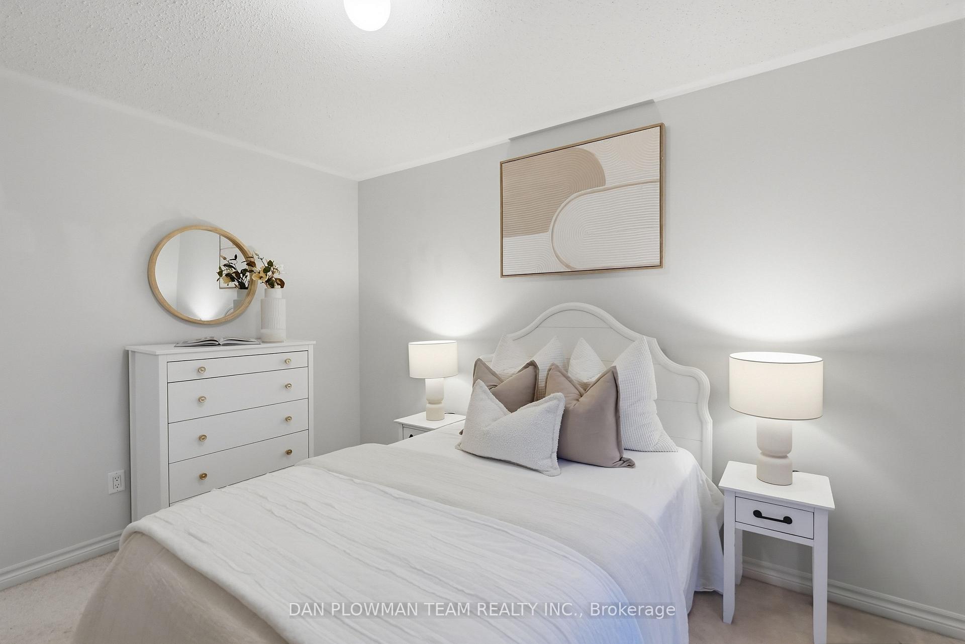 Photo 38 of 14 Cornerside Way, Whitby, Brooklin — HOMEH
