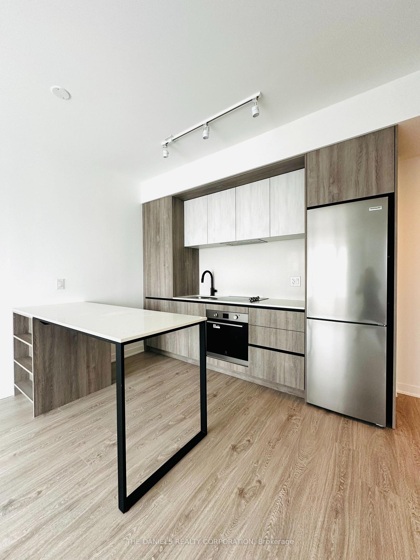 Front of Unit 913, 2495 Eglinton Avenue W