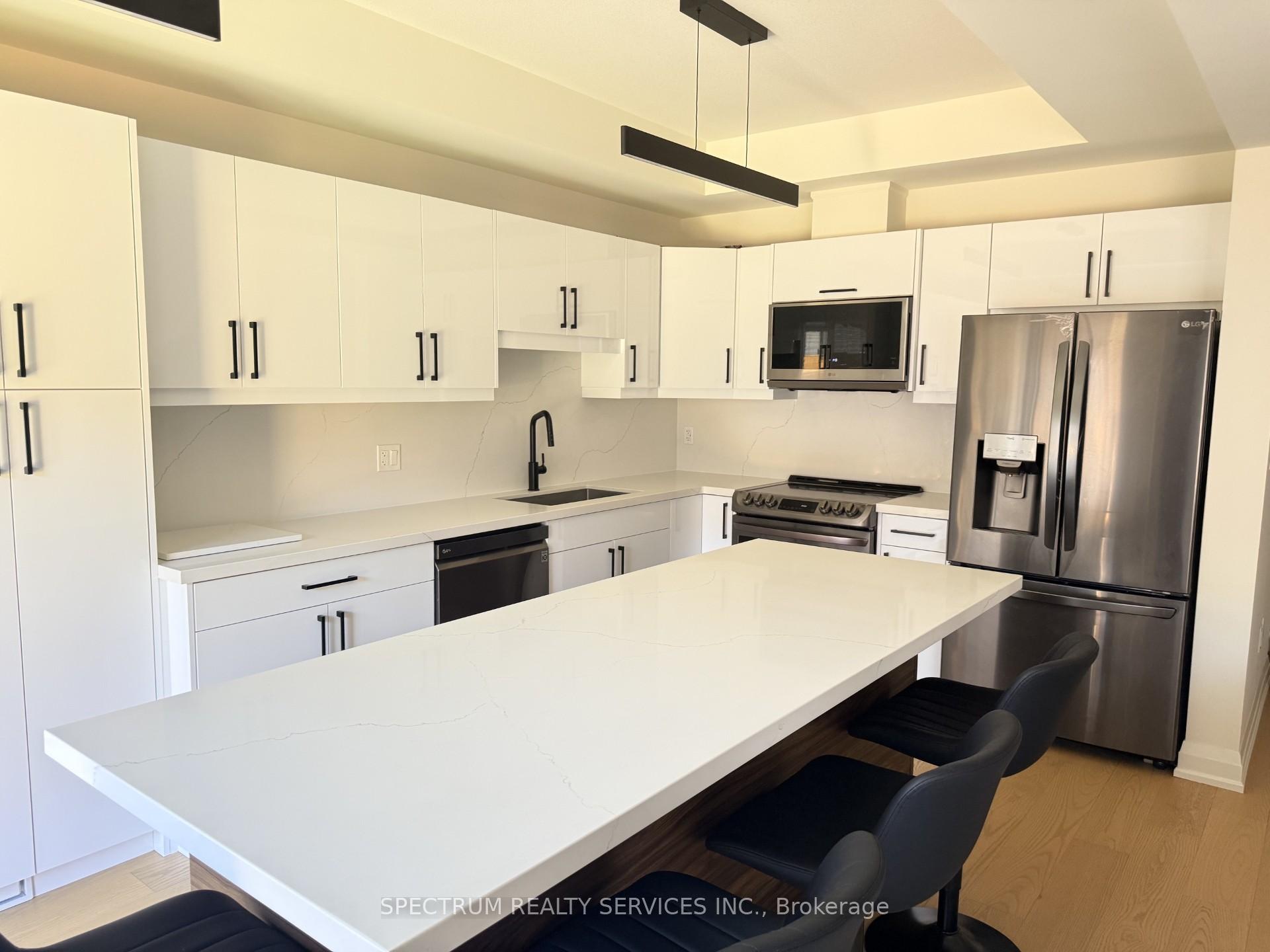 Photo 3 of 7436 Matteo Drive, Niagara Falls, Brown — HOMEH