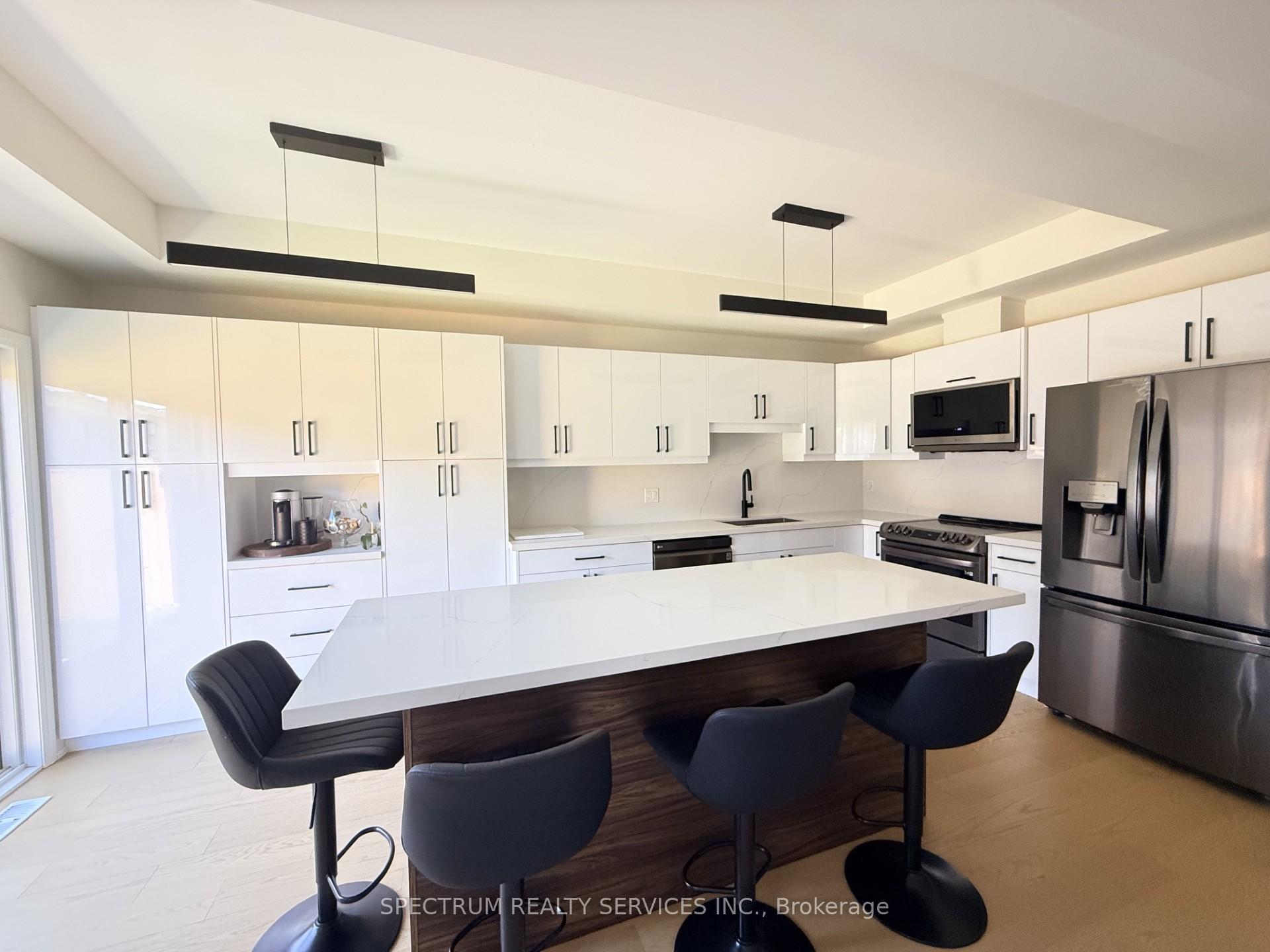 Photo 4 of 7436 Matteo Drive, Niagara Falls, Brown — HOMEH