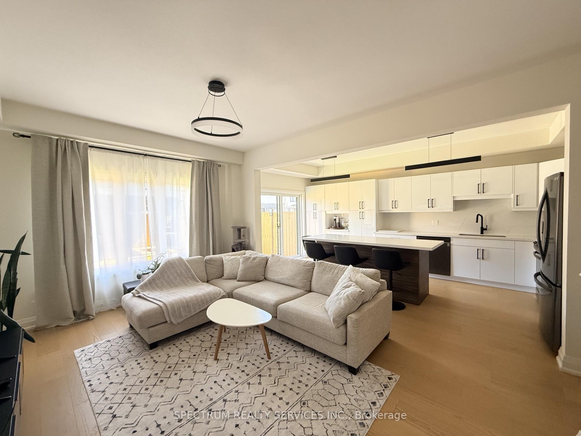 Photo 6 of 7436 Matteo Drive, Niagara Falls, Brown — HOMEH