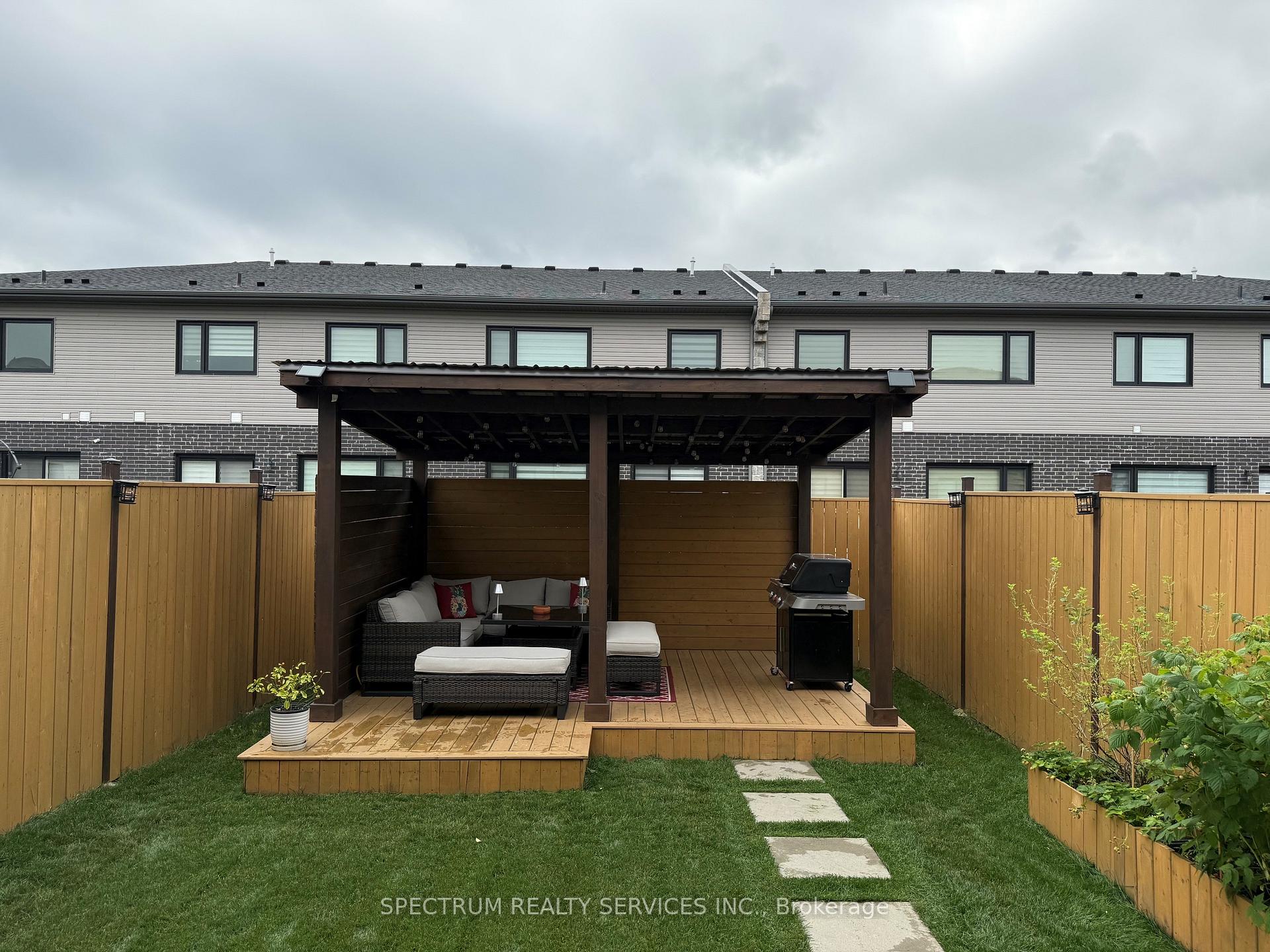 Photo 22 of 7436 Matteo Drive, Niagara Falls, Brown — HOMEH