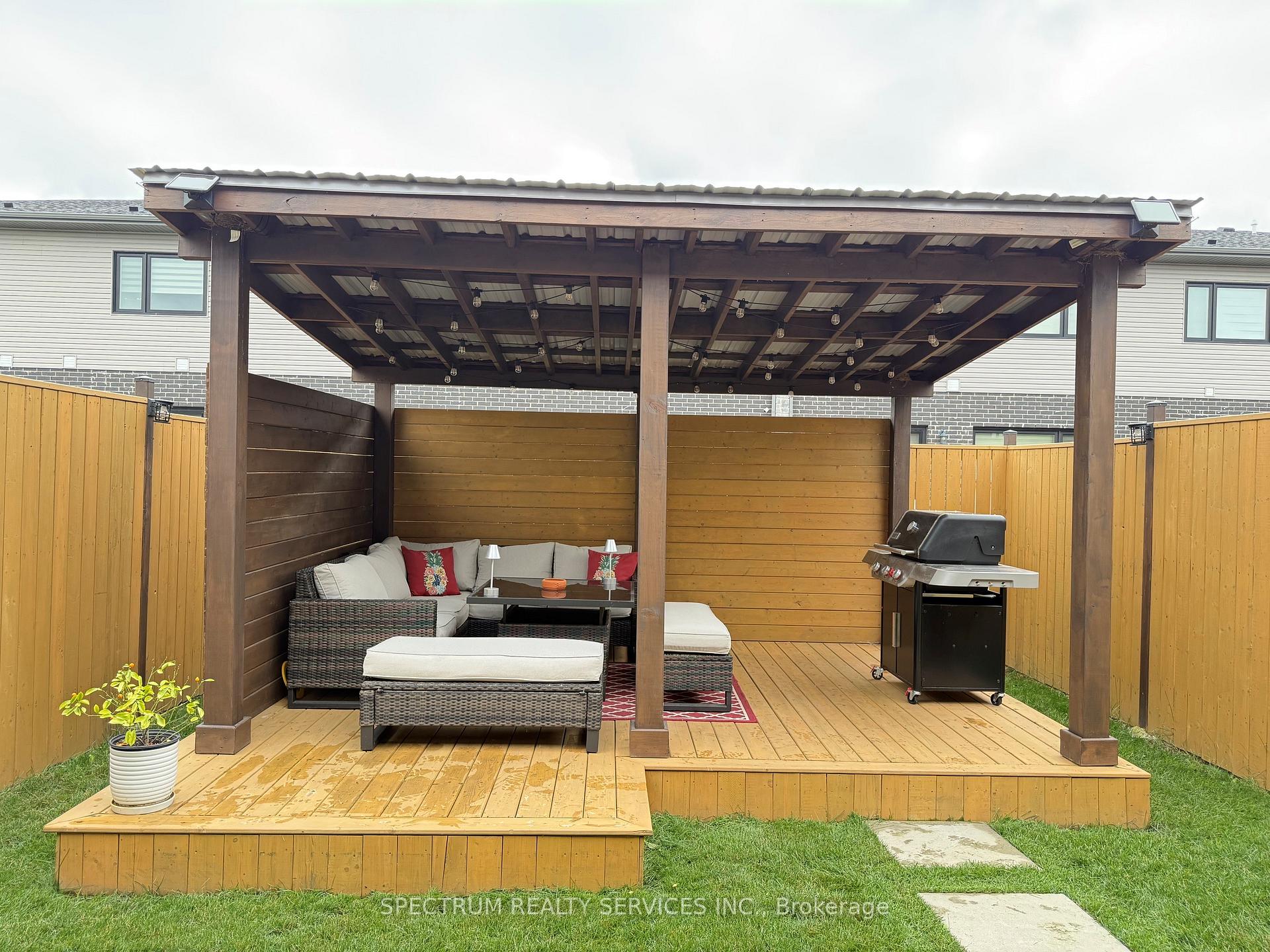 Photo 26 of 7436 Matteo Drive, Niagara Falls, Brown — HOMEH