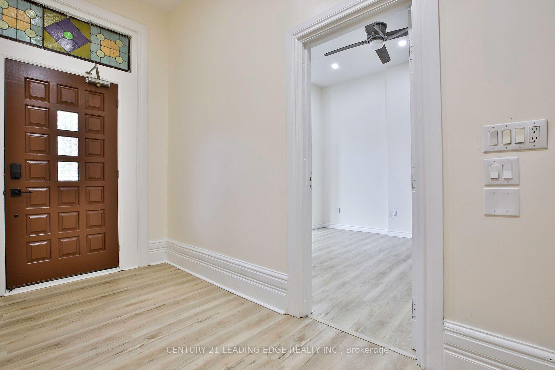 Photo 3 of 9 Borden Street, Toronto, University — HOMEH