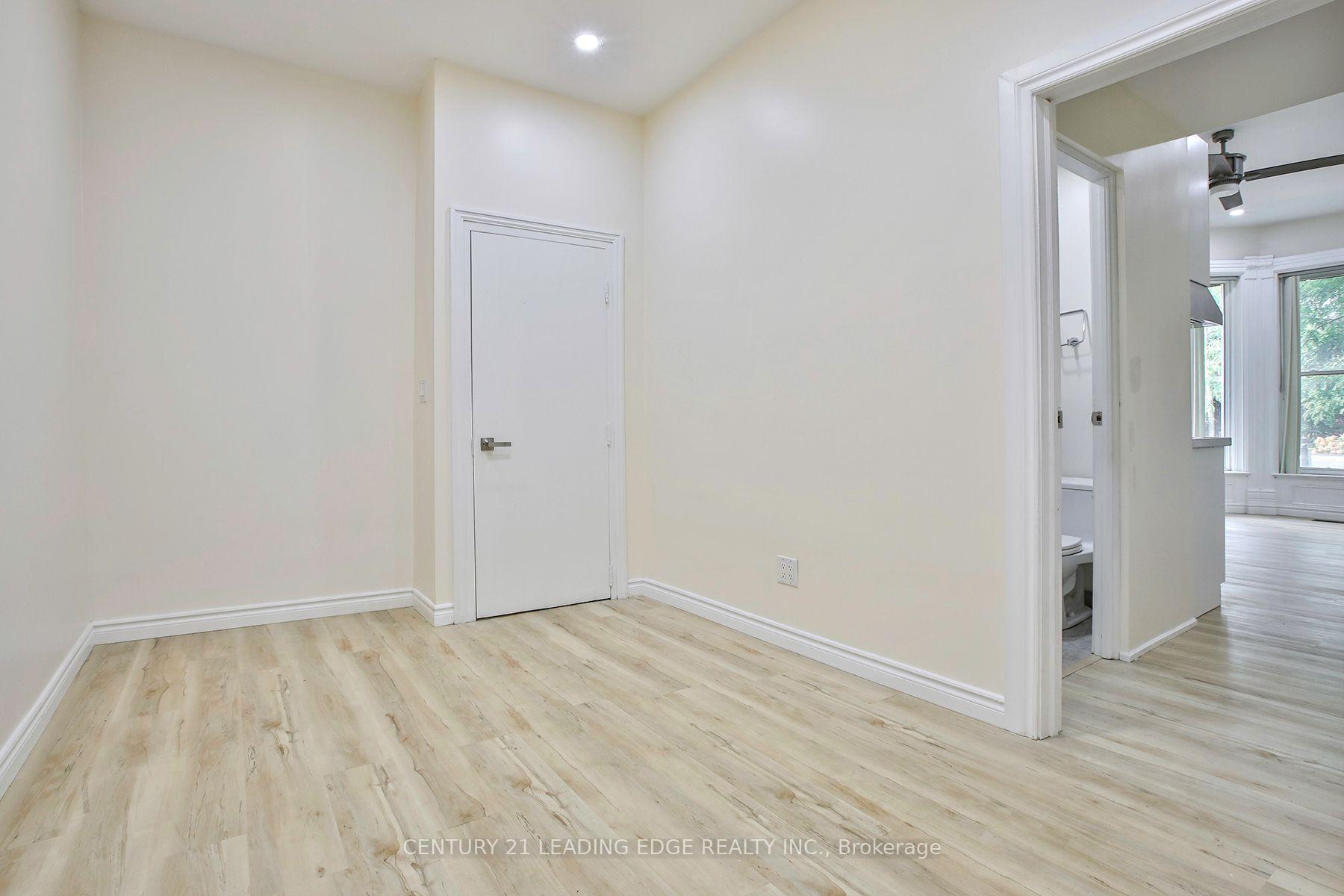 Photo 8 of 9 Borden Street, Toronto, University — HOMEH