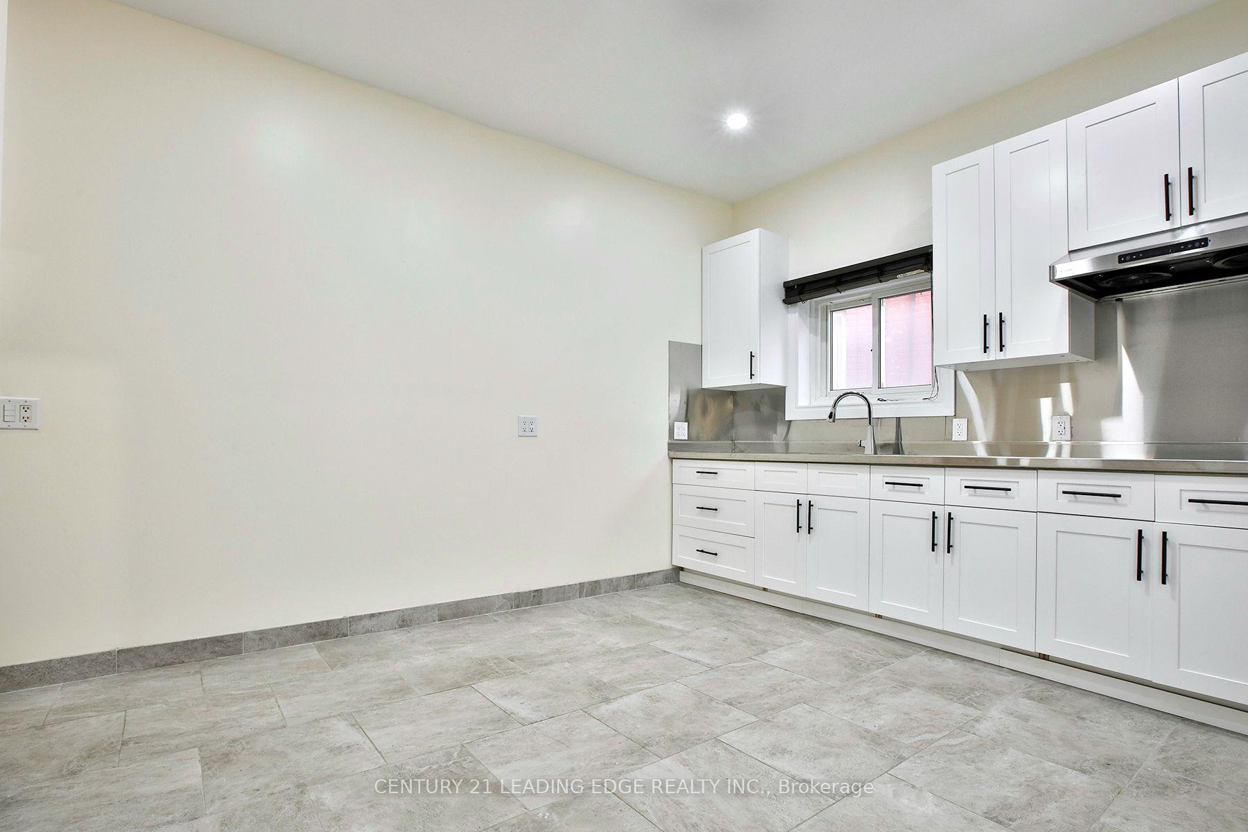 Photo 13 of 9 Borden Street, Toronto, University — HOMEH