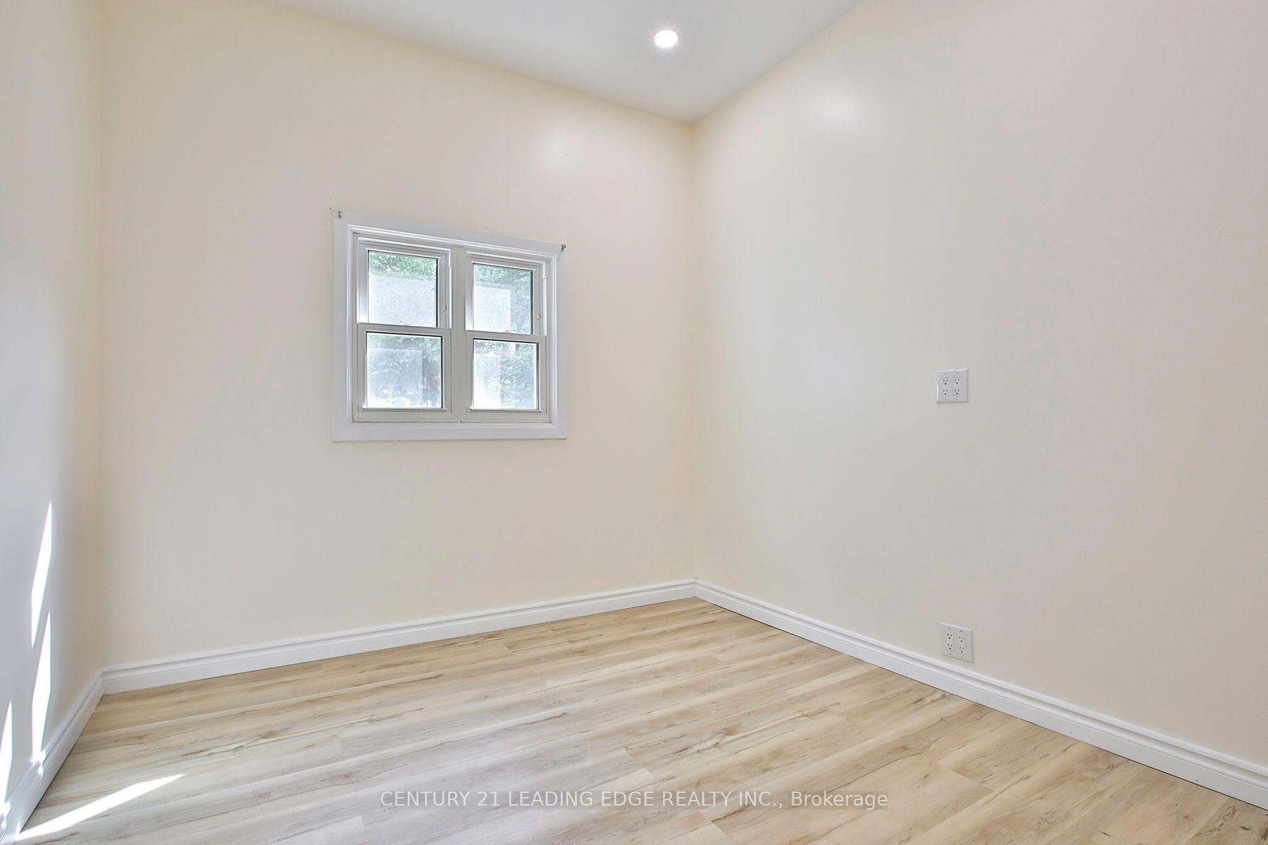 Photo 14 of 9 Borden Street, Toronto, University — HOMEH