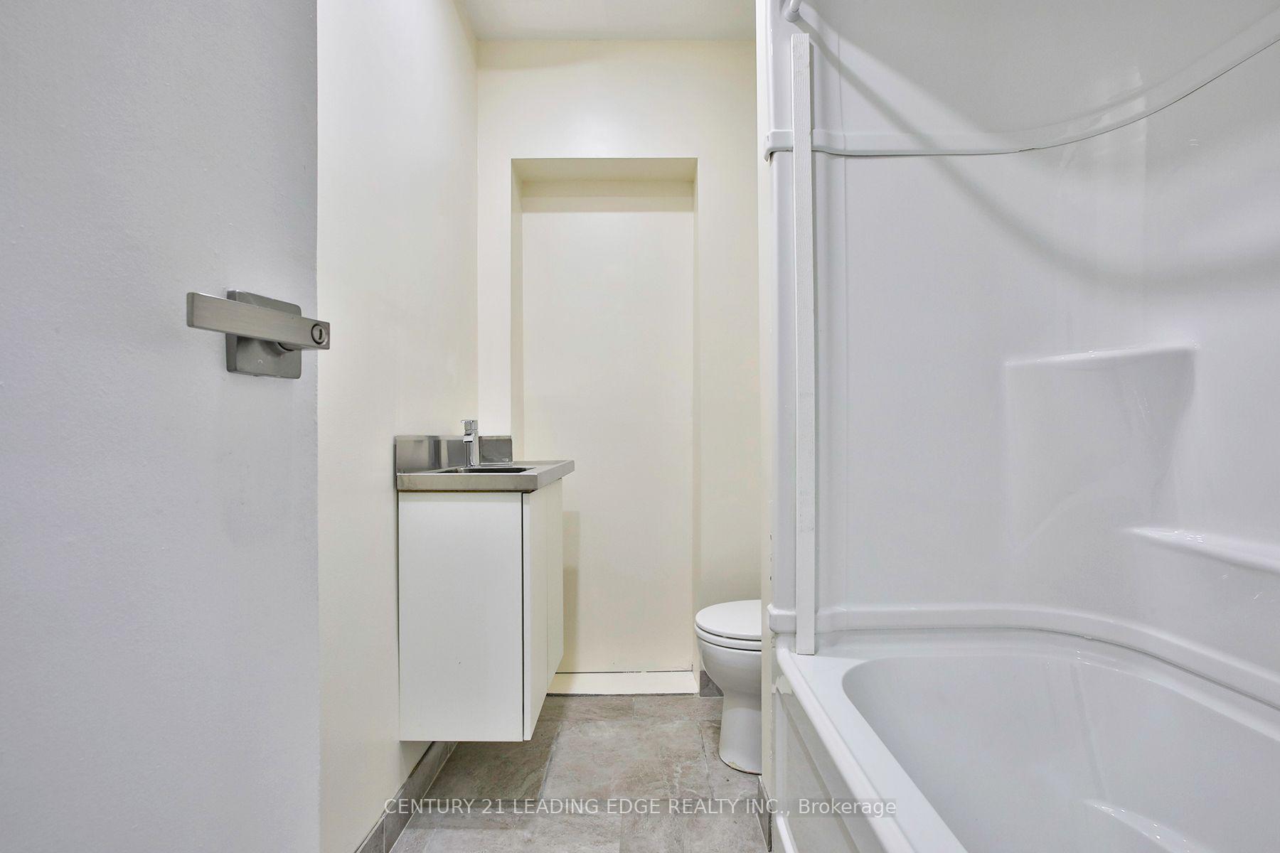 Photo 16 of 9 Borden Street, Toronto, University — HOMEH