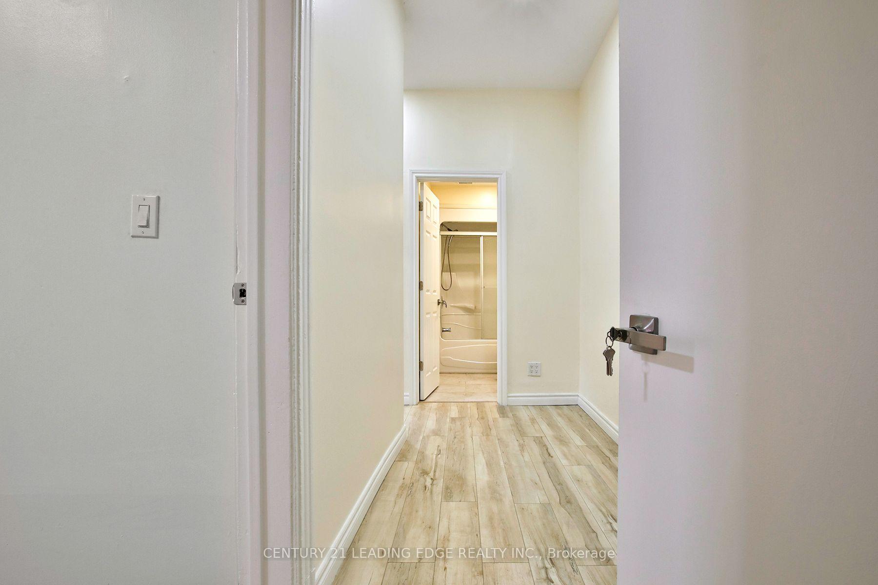 Photo 17 of 9 Borden Street, Toronto, University — HOMEH