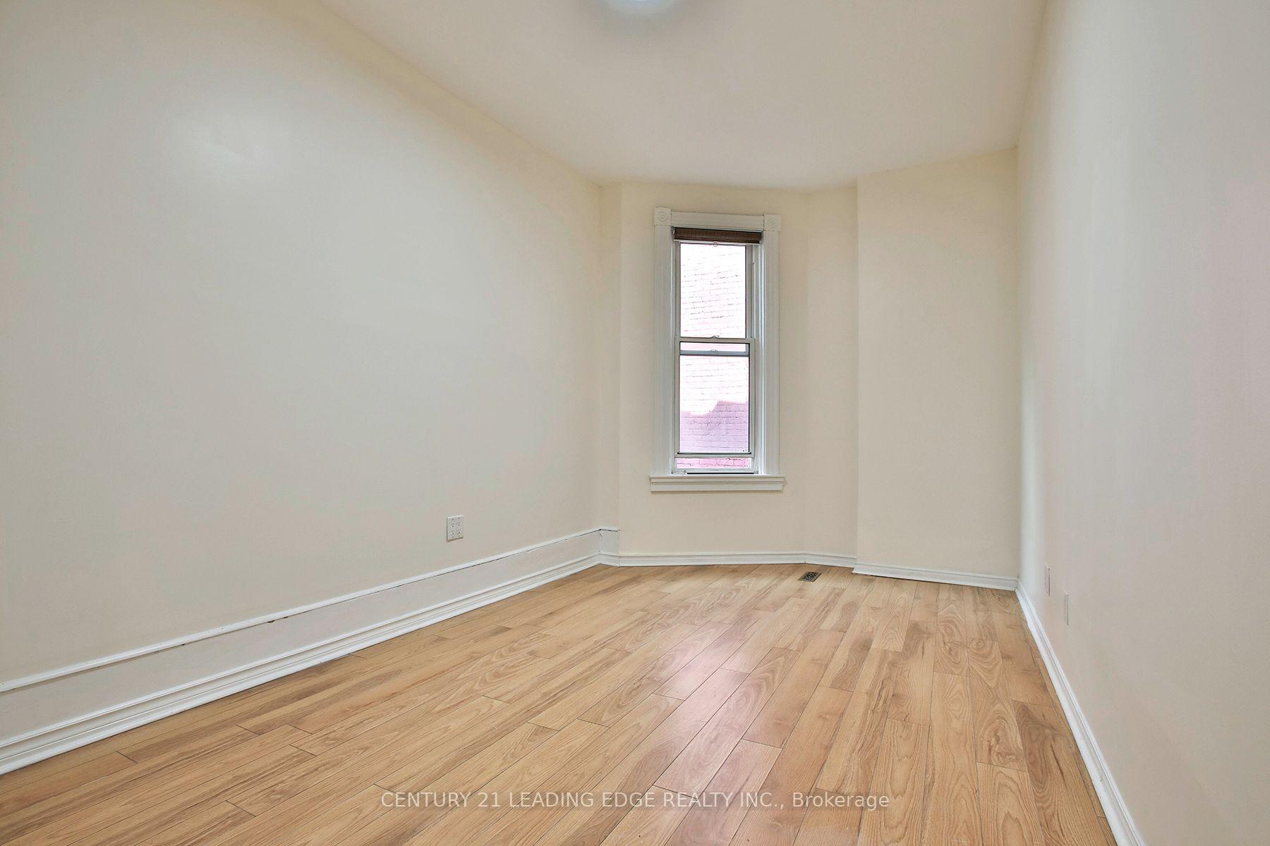 Photo 18 of 9 Borden Street, Toronto, University — HOMEH