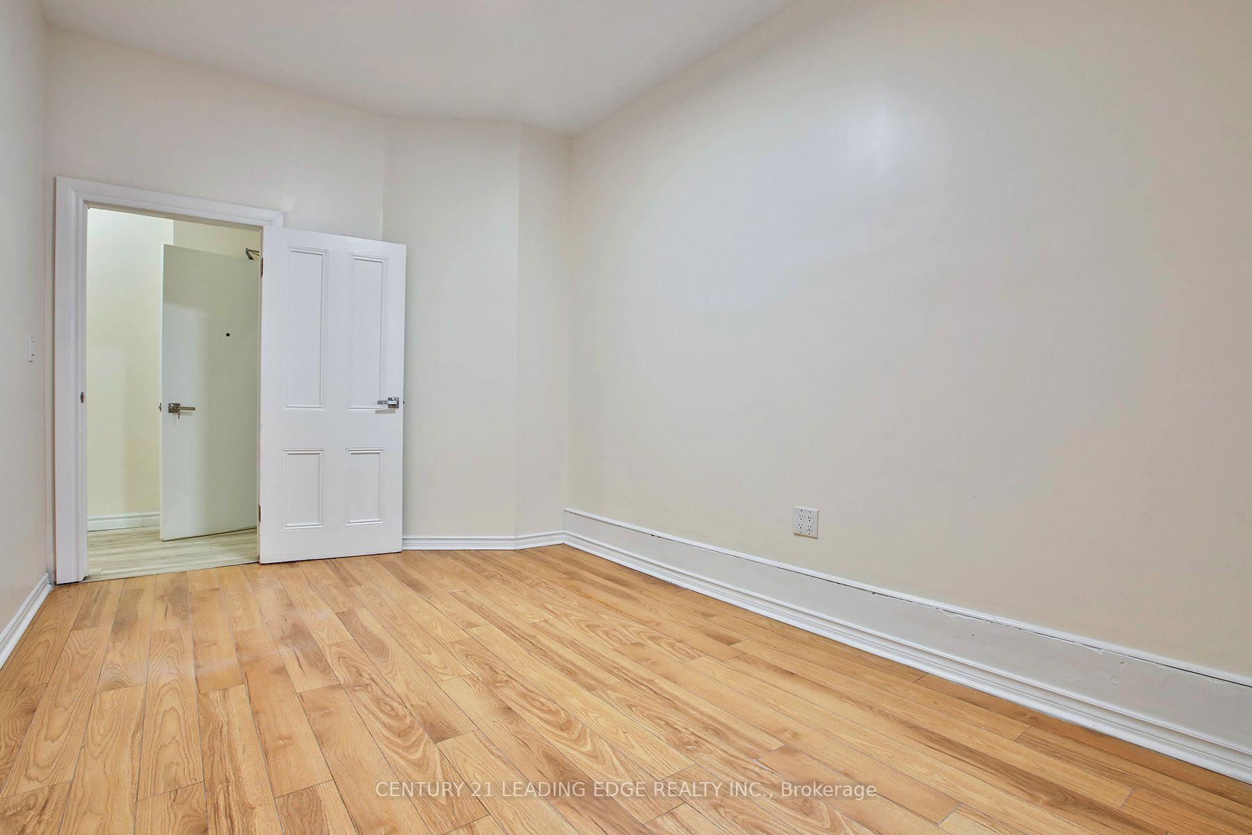 Photo 19 of 9 Borden Street, Toronto, University — HOMEH