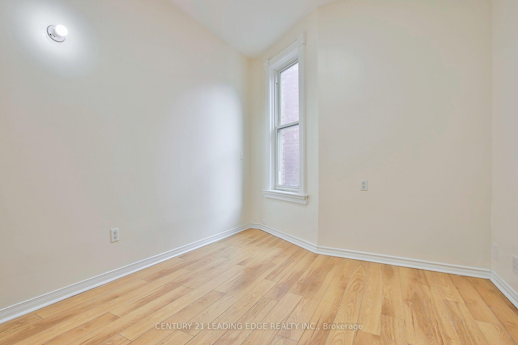 Photo 20 of 9 Borden Street, Toronto, University — HOMEH
