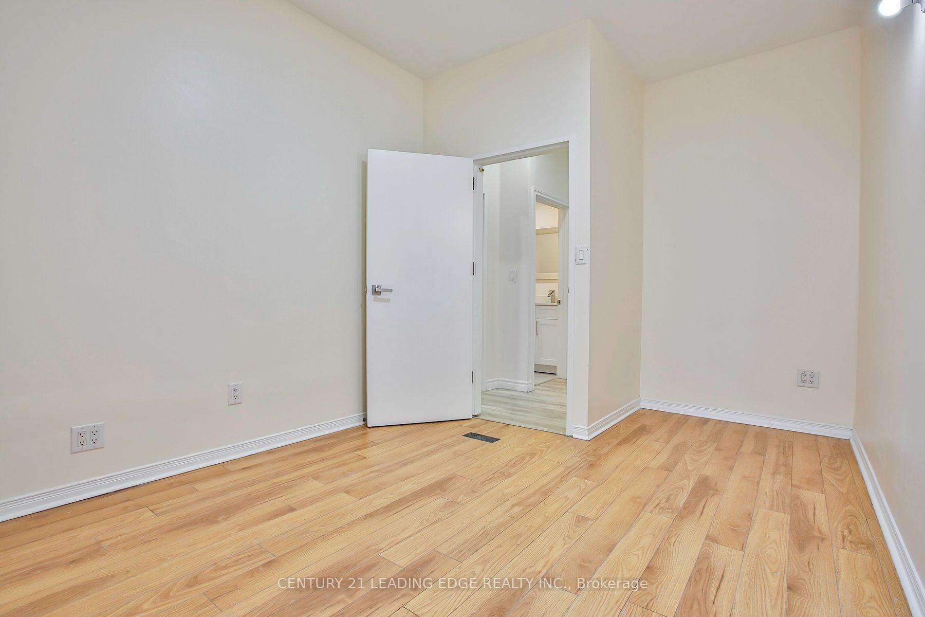 Photo 21 of 9 Borden Street, Toronto, University — HOMEH
