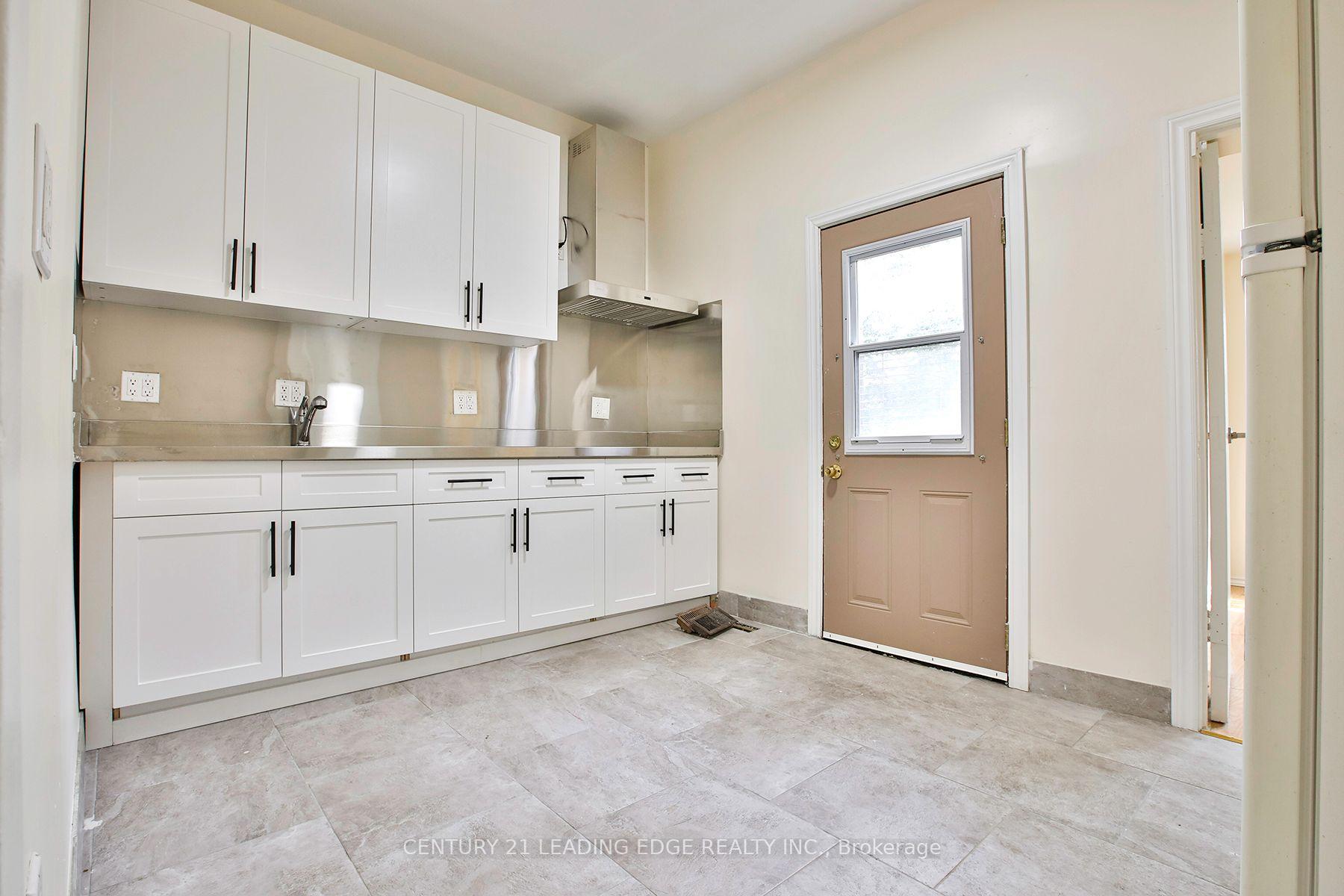 Photo 24 of 9 Borden Street, Toronto, University — HOMEH