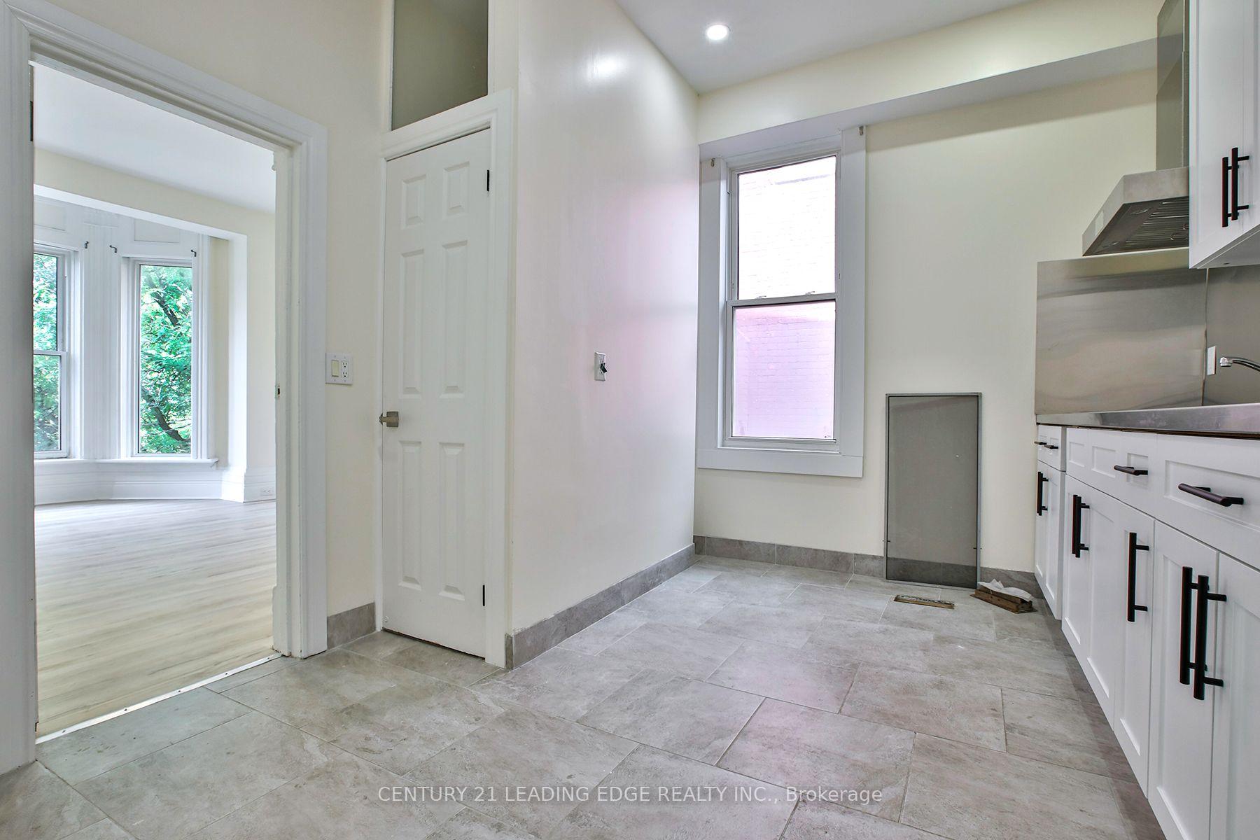 Photo 30 of 9 Borden Street, Toronto, University — HOMEH