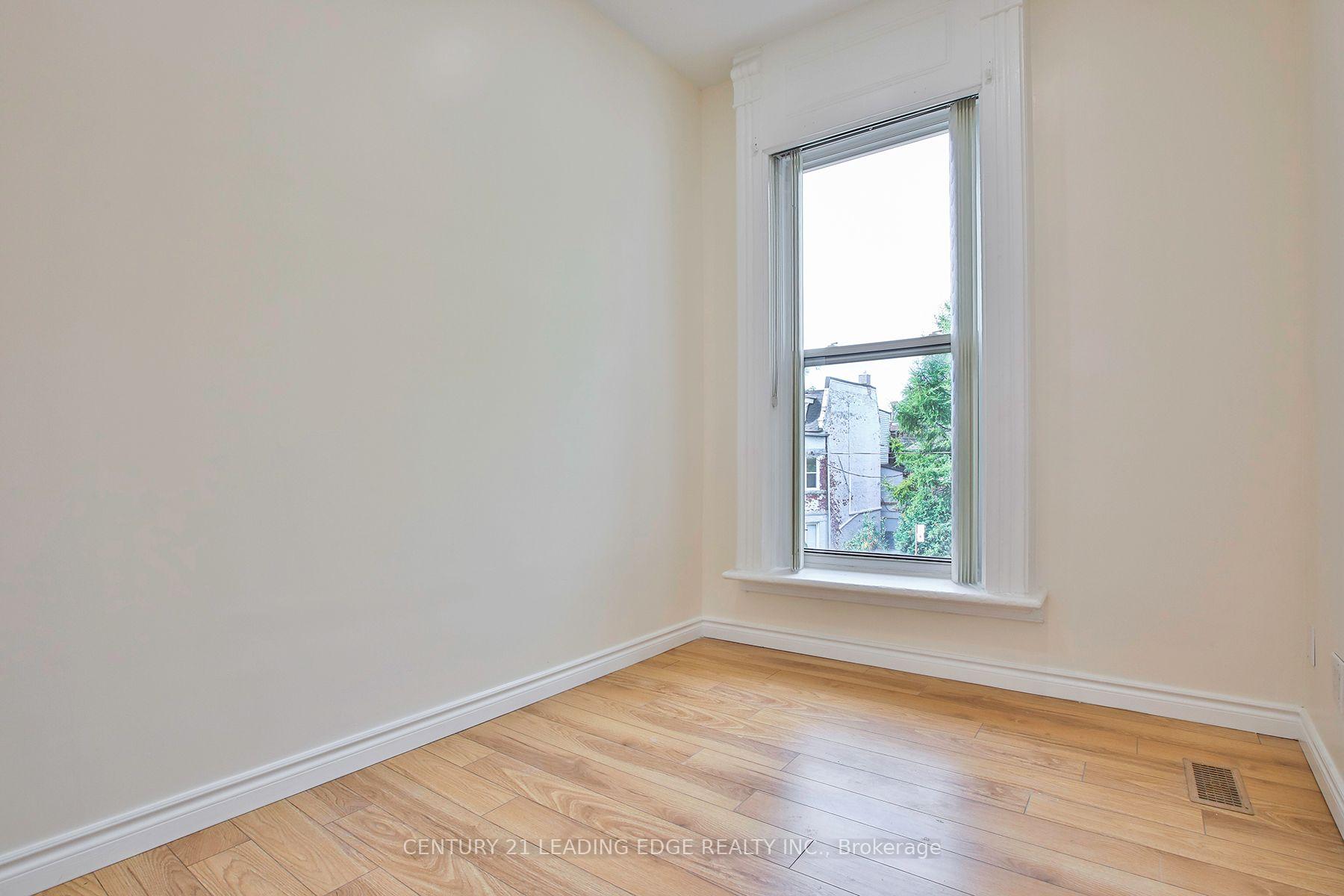 Photo 33 of 9 Borden Street, Toronto, University — HOMEH