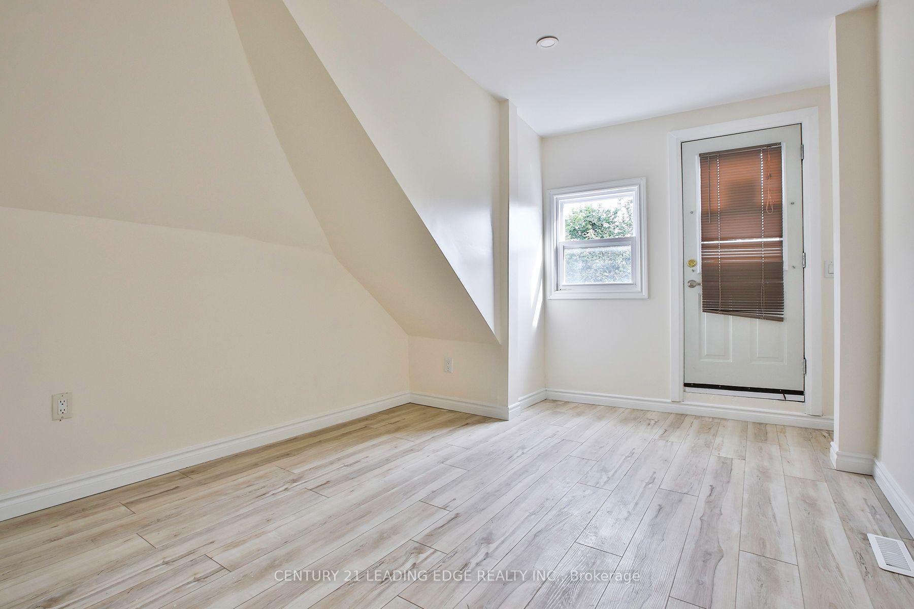 Photo 36 of 9 Borden Street, Toronto, University — HOMEH