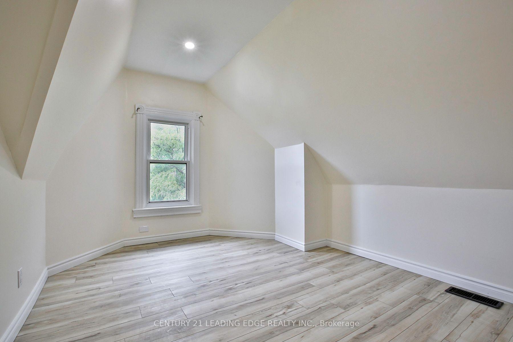 Photo 39 of 9 Borden Street, Toronto, University — HOMEH