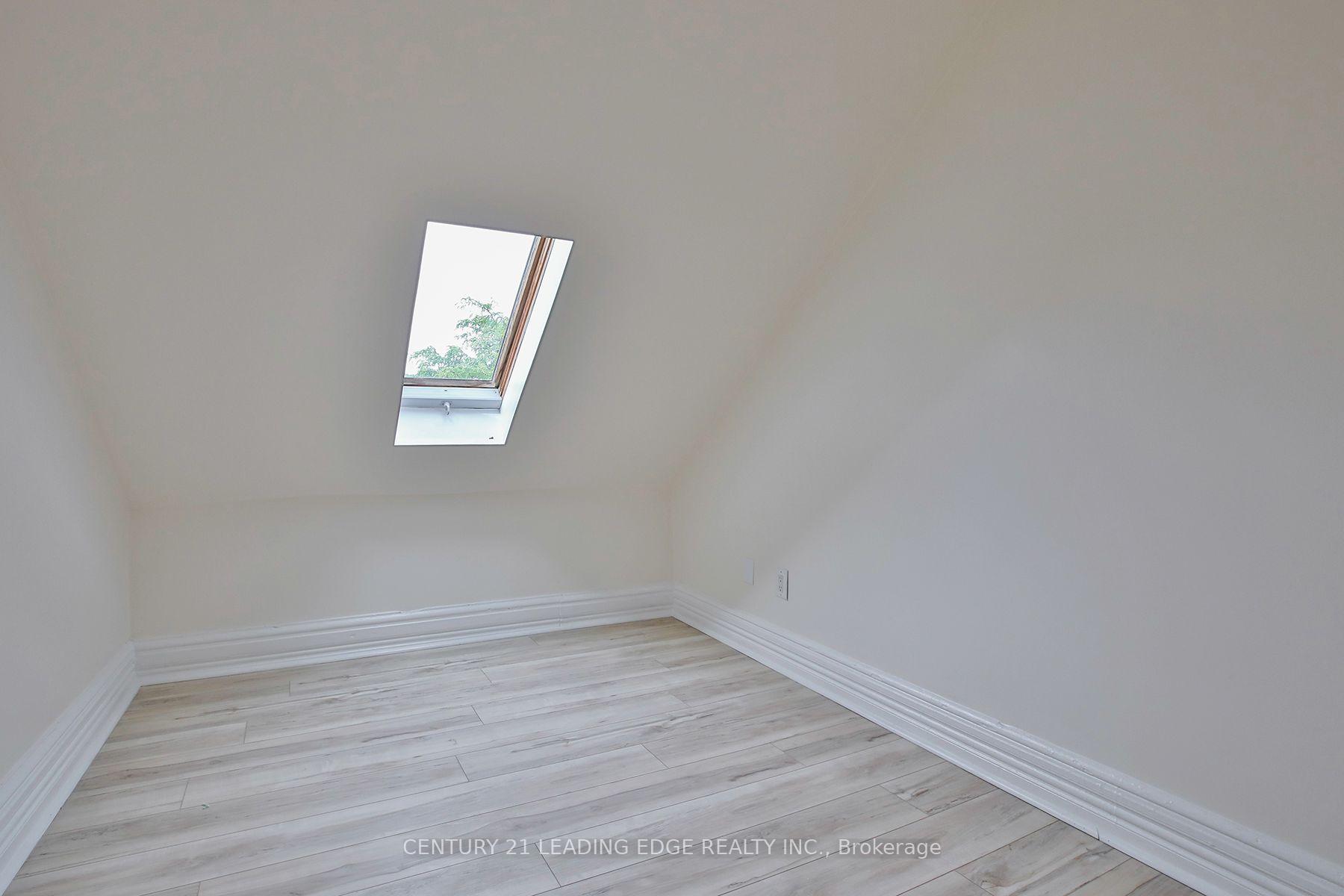 Photo 41 of 9 Borden Street, Toronto, University — HOMEH