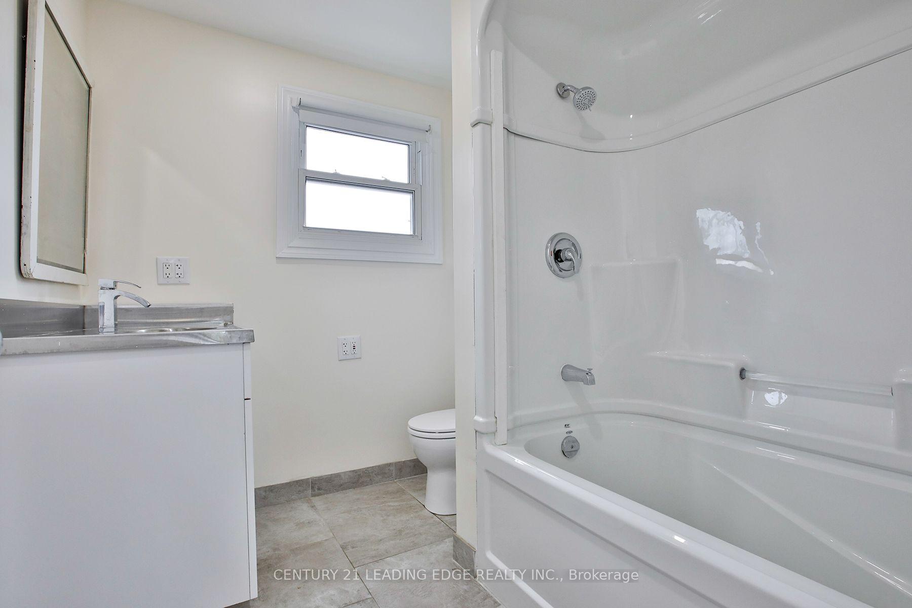 Photo 43 of 9 Borden Street, Toronto, University — HOMEH