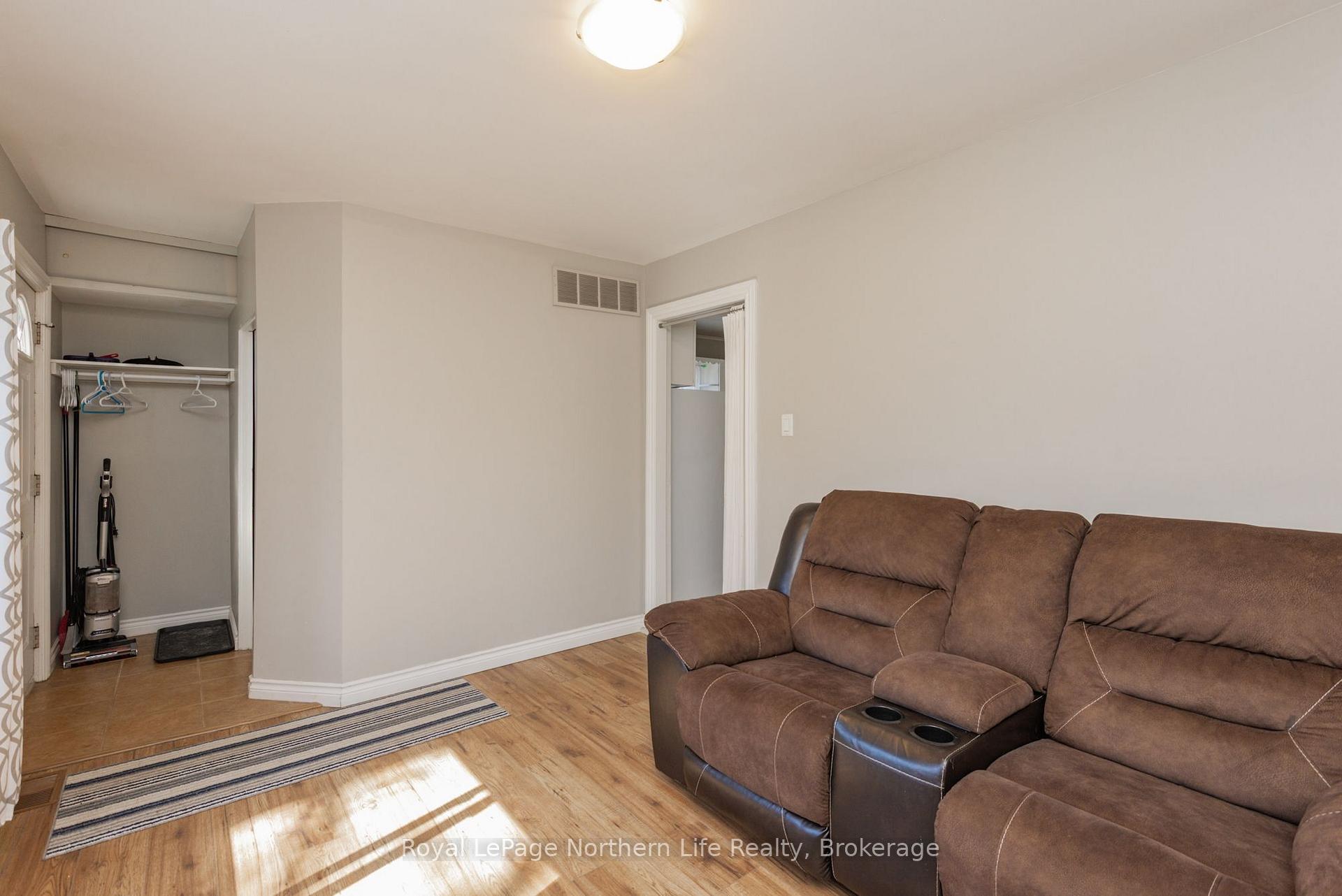 Photo 4 of 581A Banner Avenue, North Bay, Ferris — HOMEH