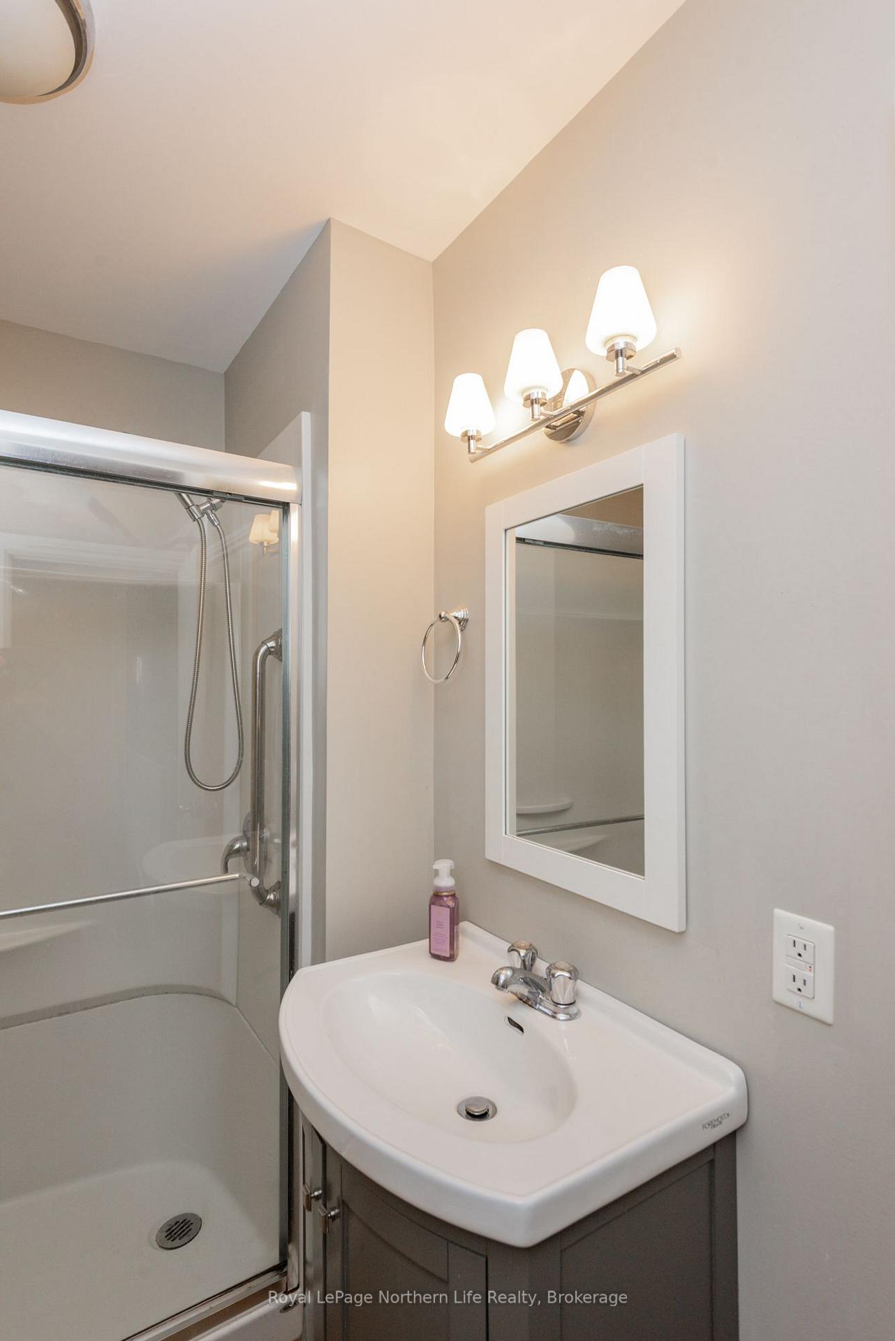 Photo 6 of 581A Banner Avenue, North Bay, Ferris — HOMEH
