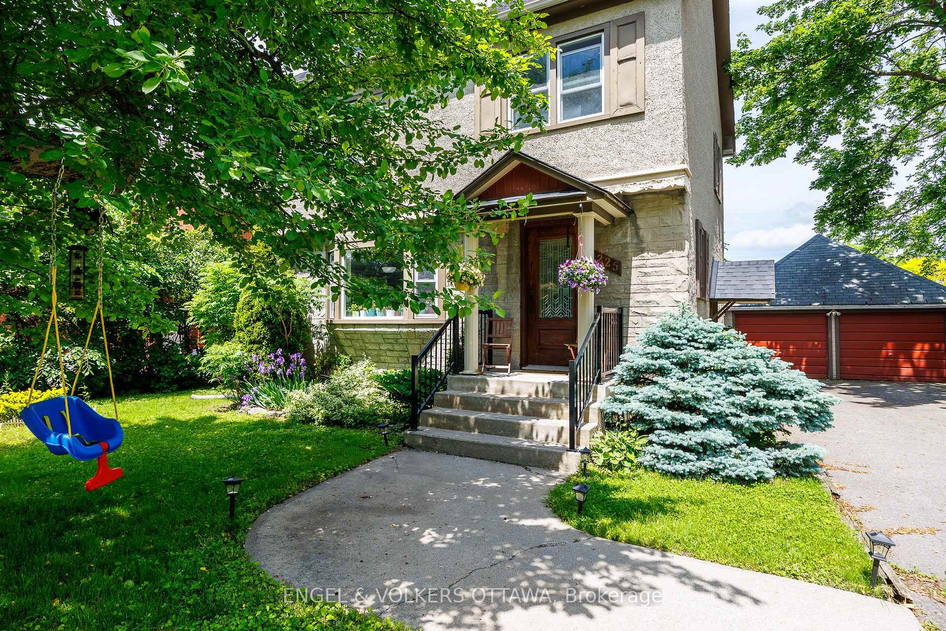 Photo 3 of 225 Pleasant Park Road, Ottawa, Faircrest Heights — HOMEH
